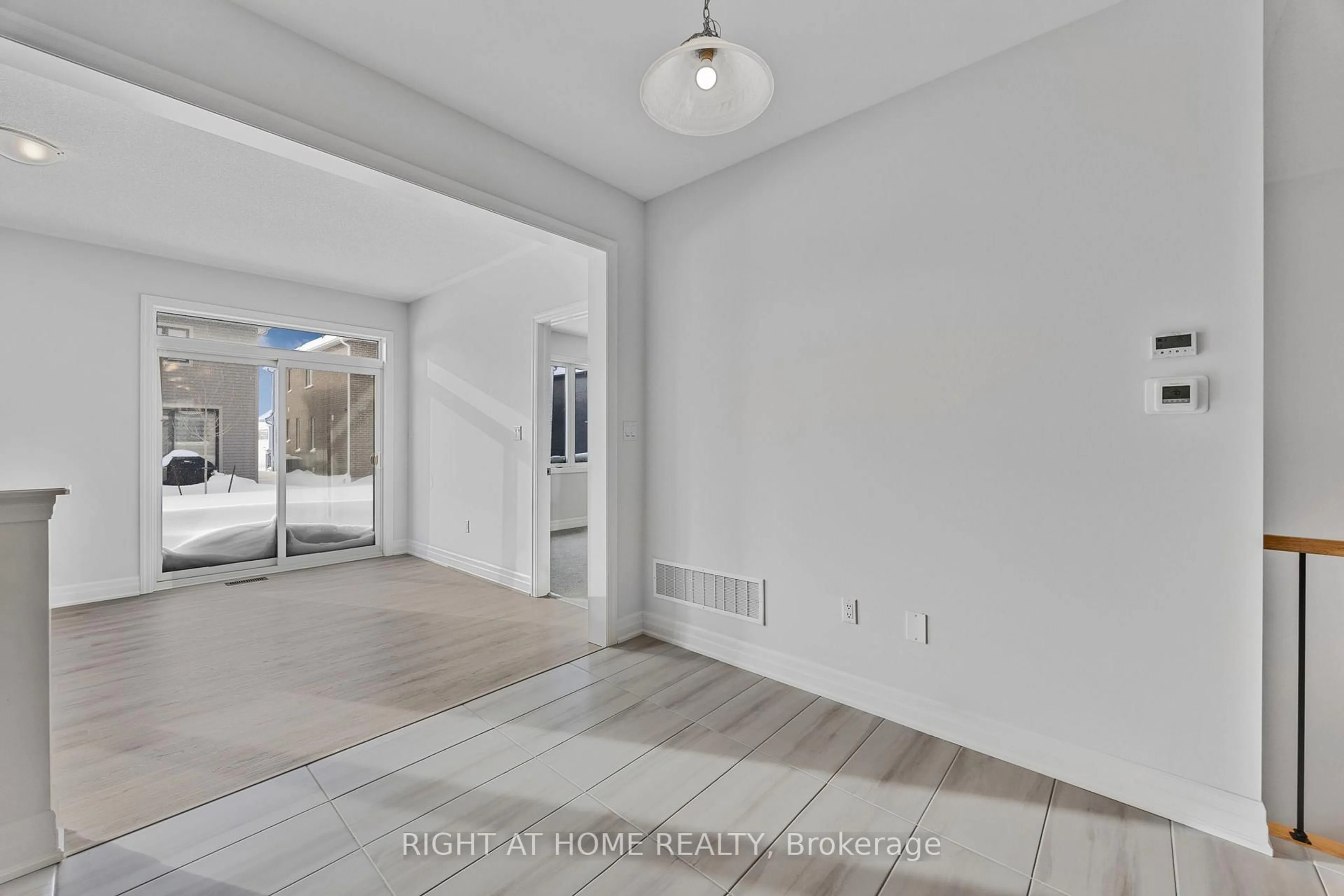 Indoor entryway for 52 Del Ray Cres, Wasaga Beach Ontario L9Z 0N8