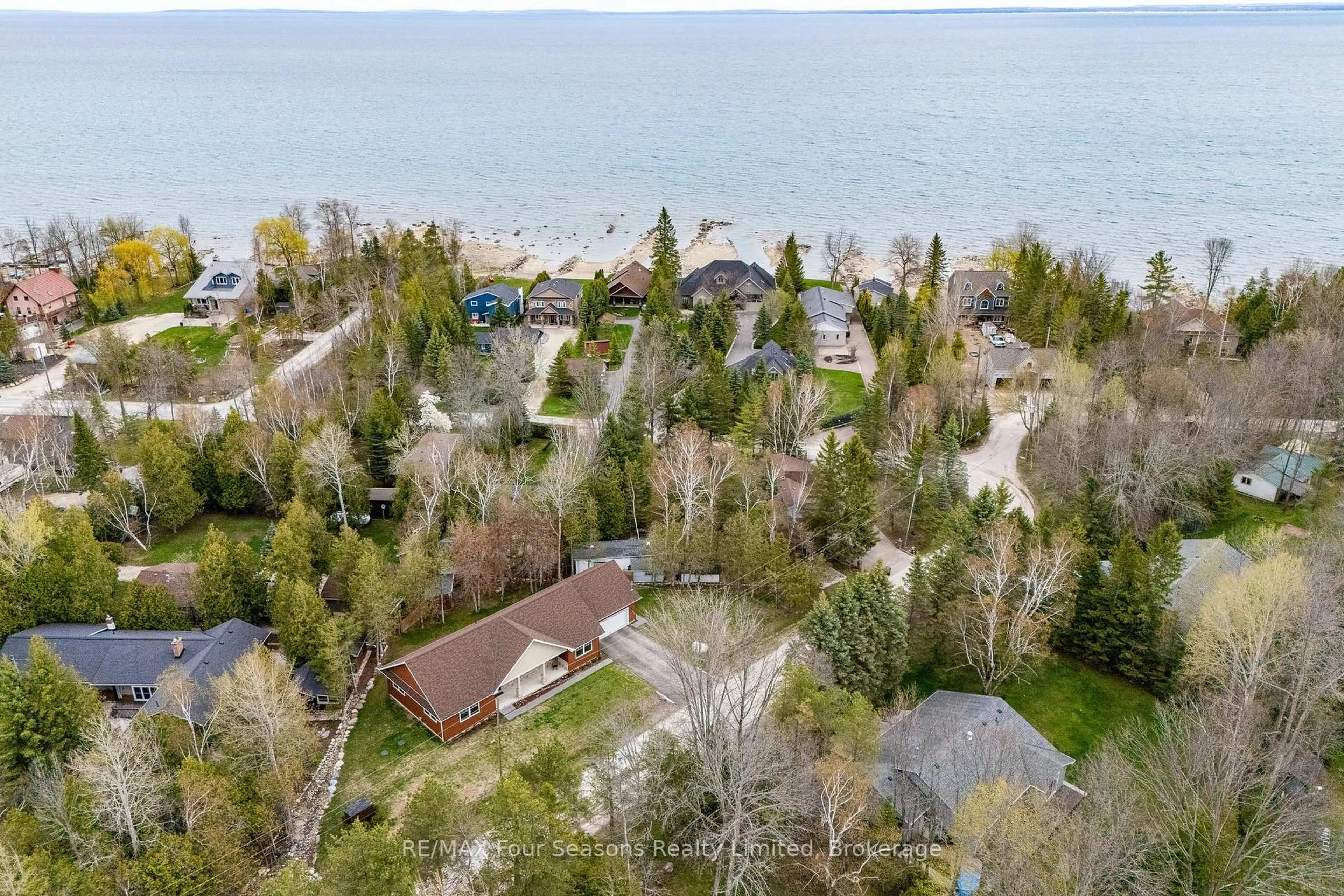 A pic from outside/outdoor area/front of a property/back of a property/a pic from drone, water/lake/river/ocean view for 19 Currie Ave, Collingwood Ontario L9Y 0X2