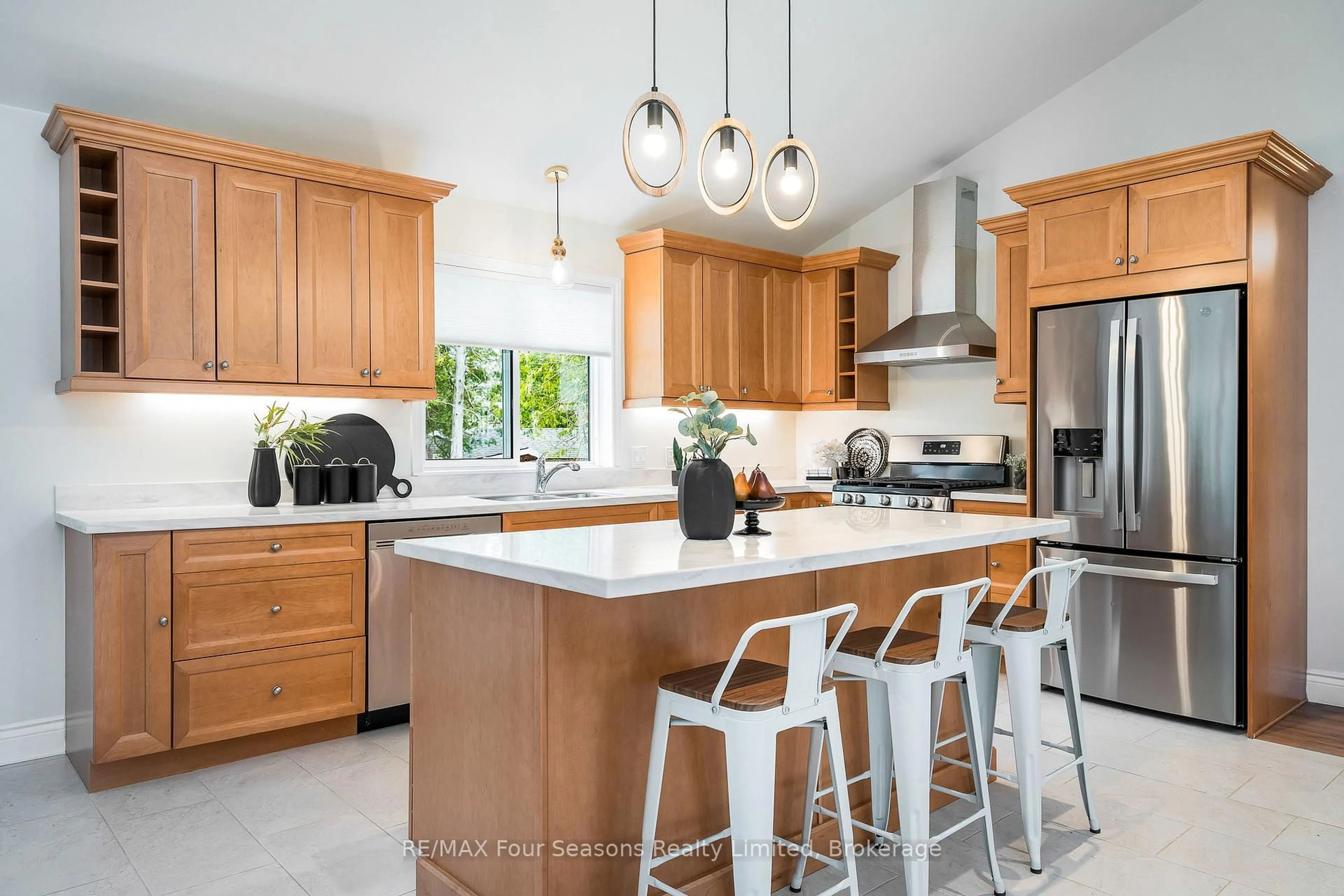 Contemporary kitchen, ceramic/tile floor for 19 Currie Ave, Collingwood Ontario L9Y 0X2