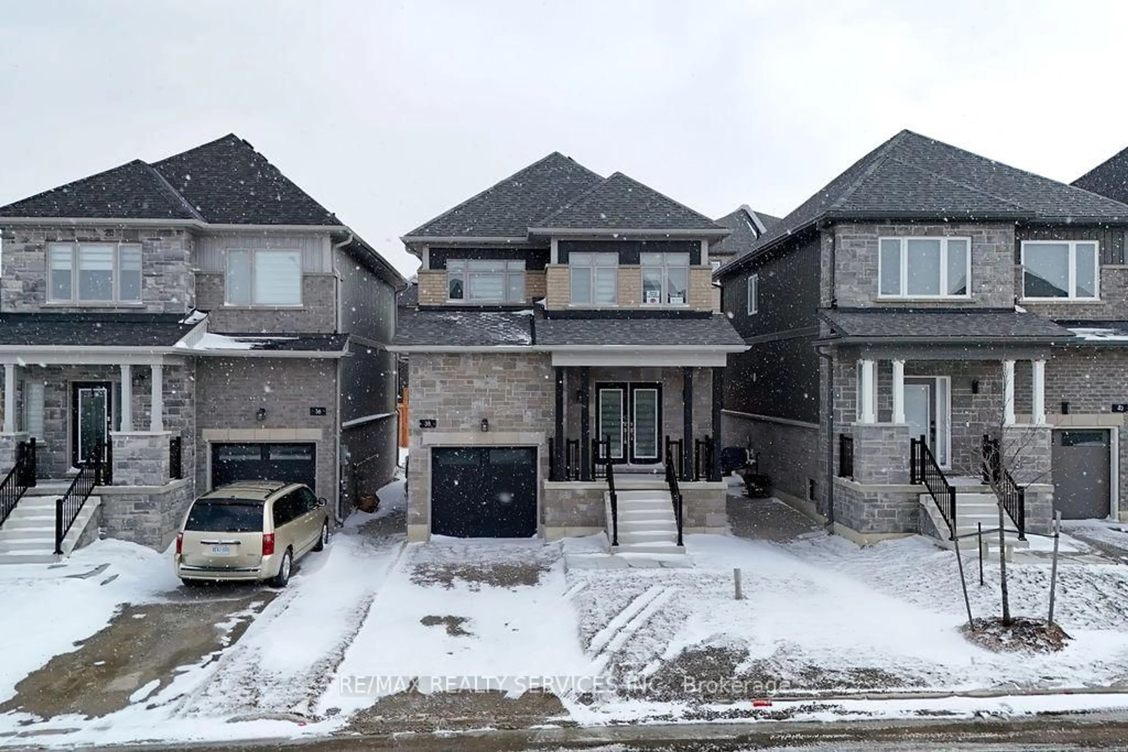 A pic from outside/outdoor area/front of a property/back of a property/a pic from drone, street for 38 Barnyard Tr, Barrie Ontario L9J 0C2