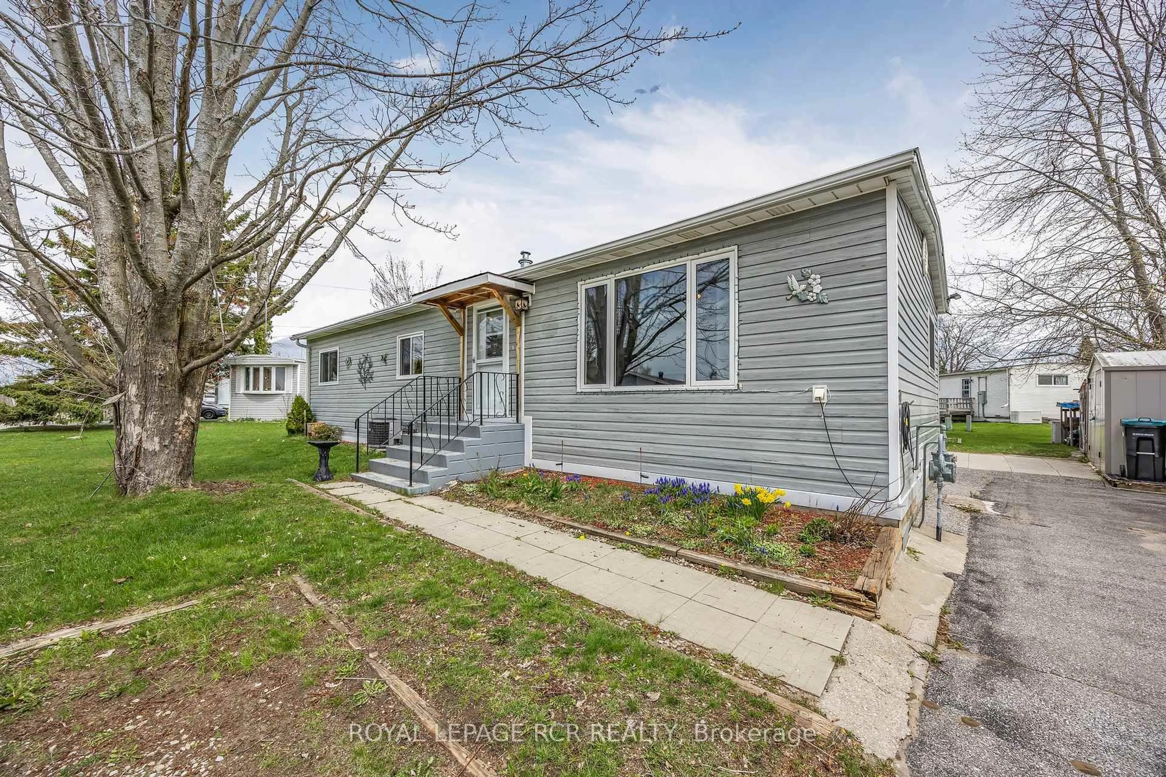 Home with vinyl exterior material, street for 15 Balantrae Dr, Oro-Medonte Ontario L3V 0P9