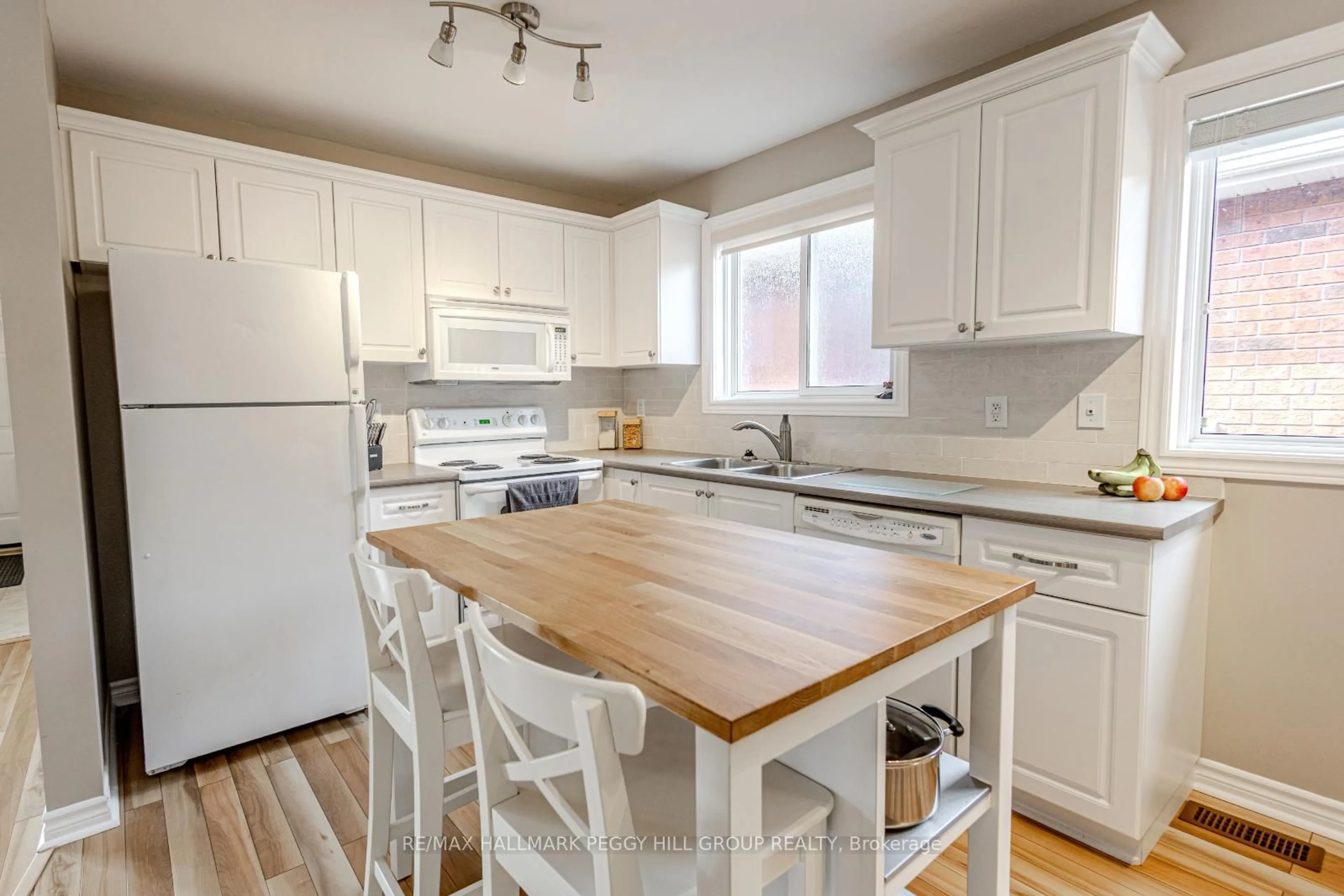 Unknown for 28 Lucas Ave, Barrie Ontario L4N 9M8
