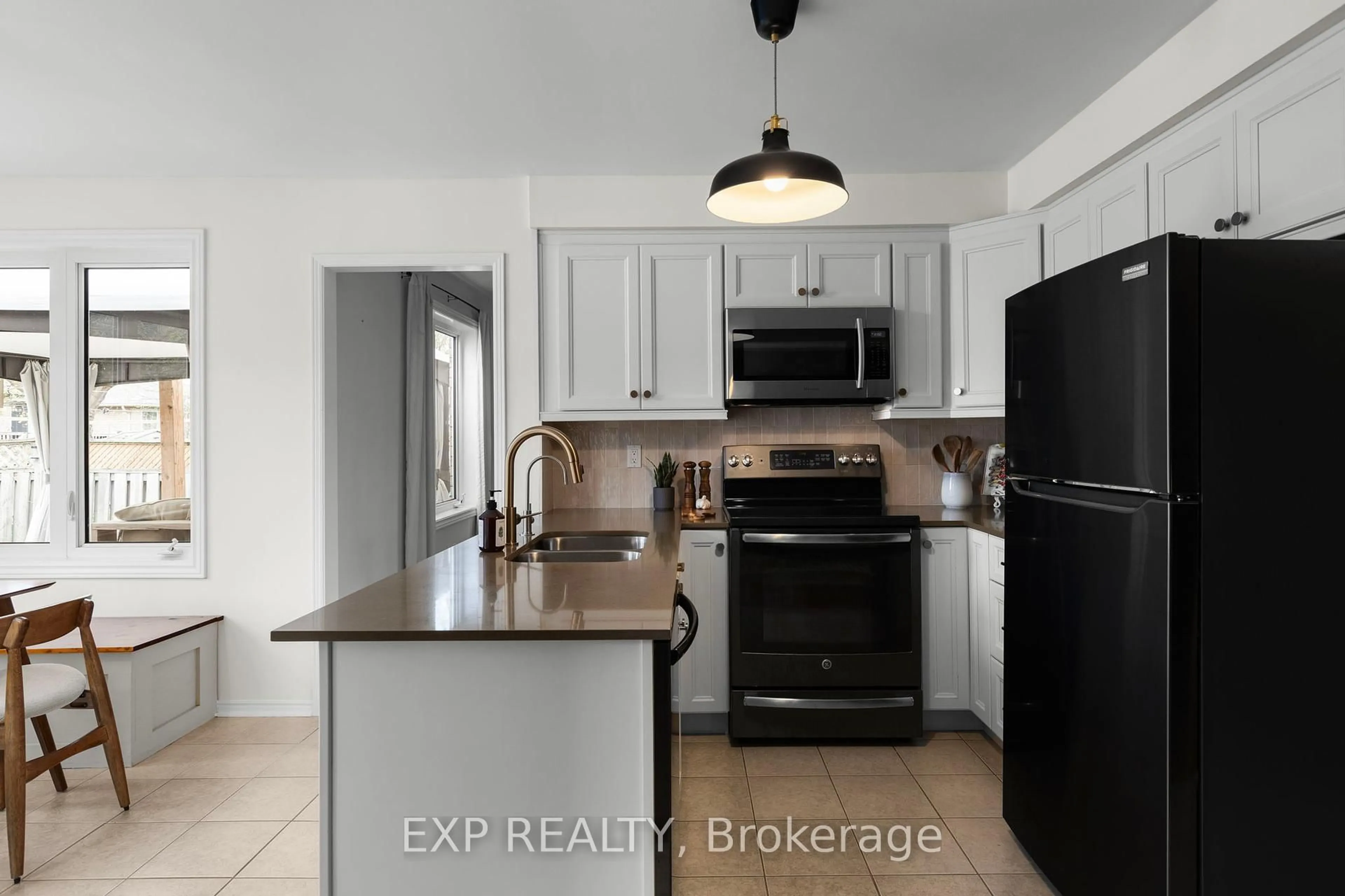 Standard kitchen, ceramic/tile floor for 255 Hickling Tr, Barrie Ontario L4M 5W9