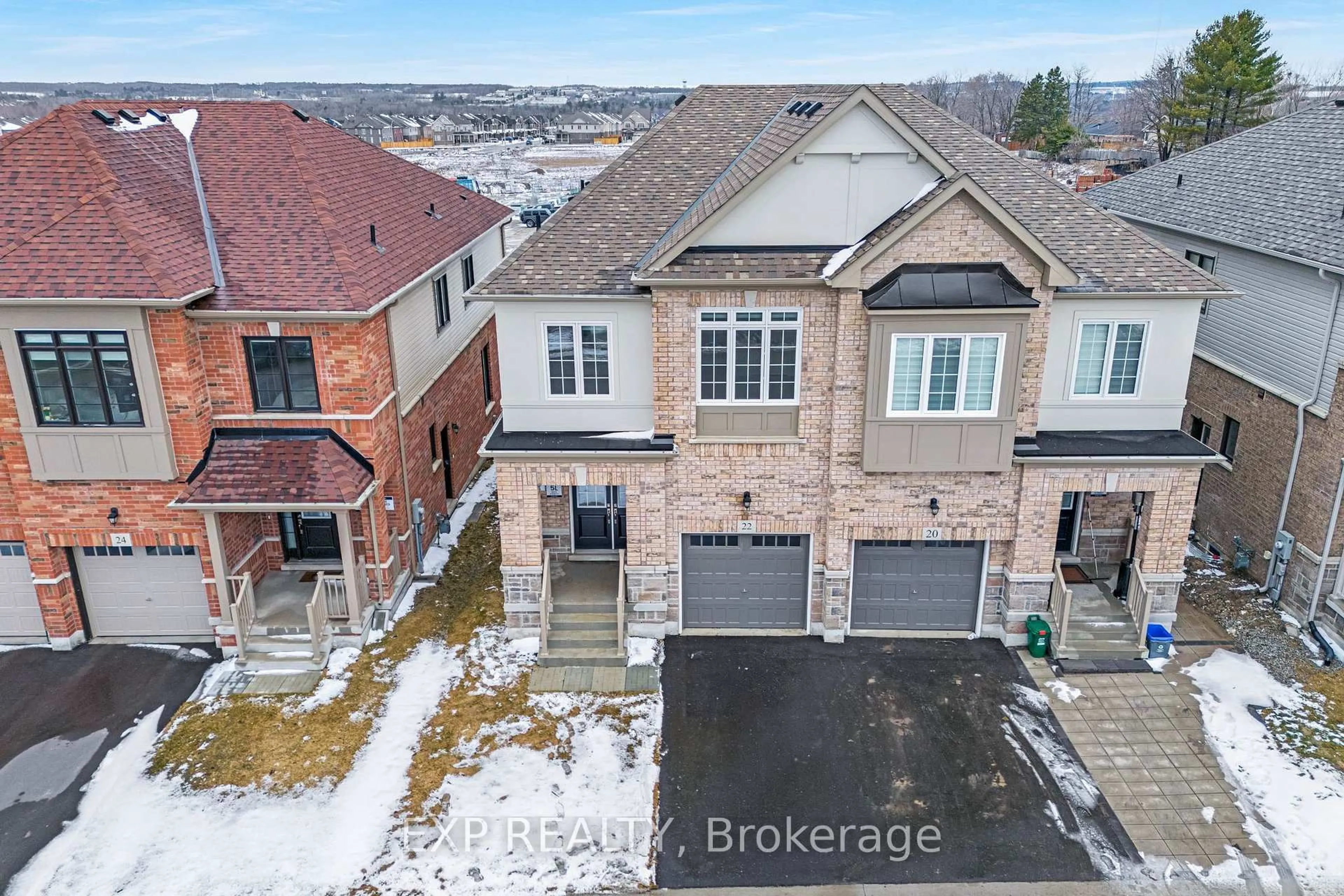 A pic from outside/outdoor area/front of a property/back of a property/a pic from drone, street for 22 Greer St, Barrie Ontario L9S 2Z5