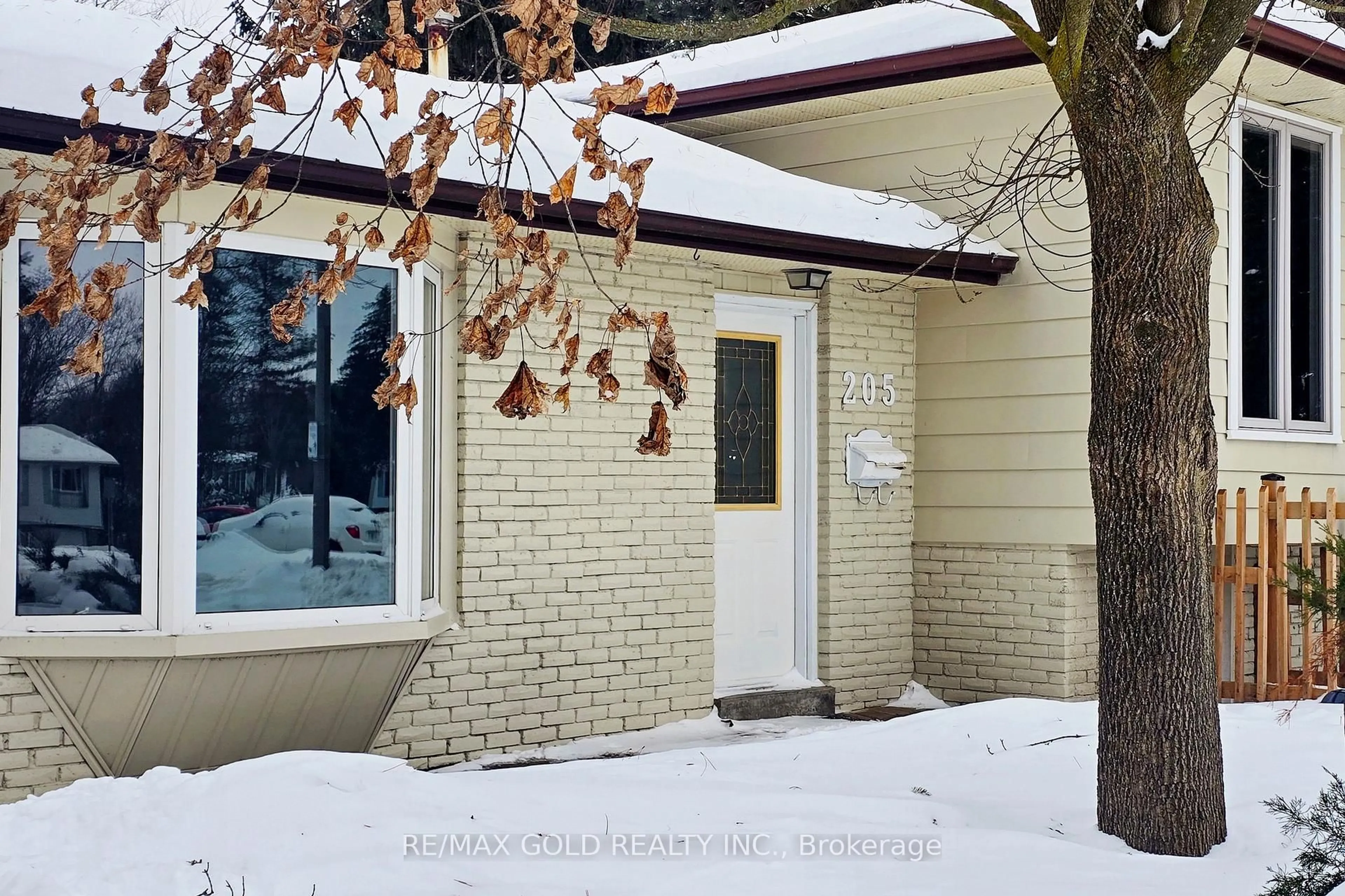 Unknown for 205 Cherry Crt, Barrie Ontario L4N 4A5