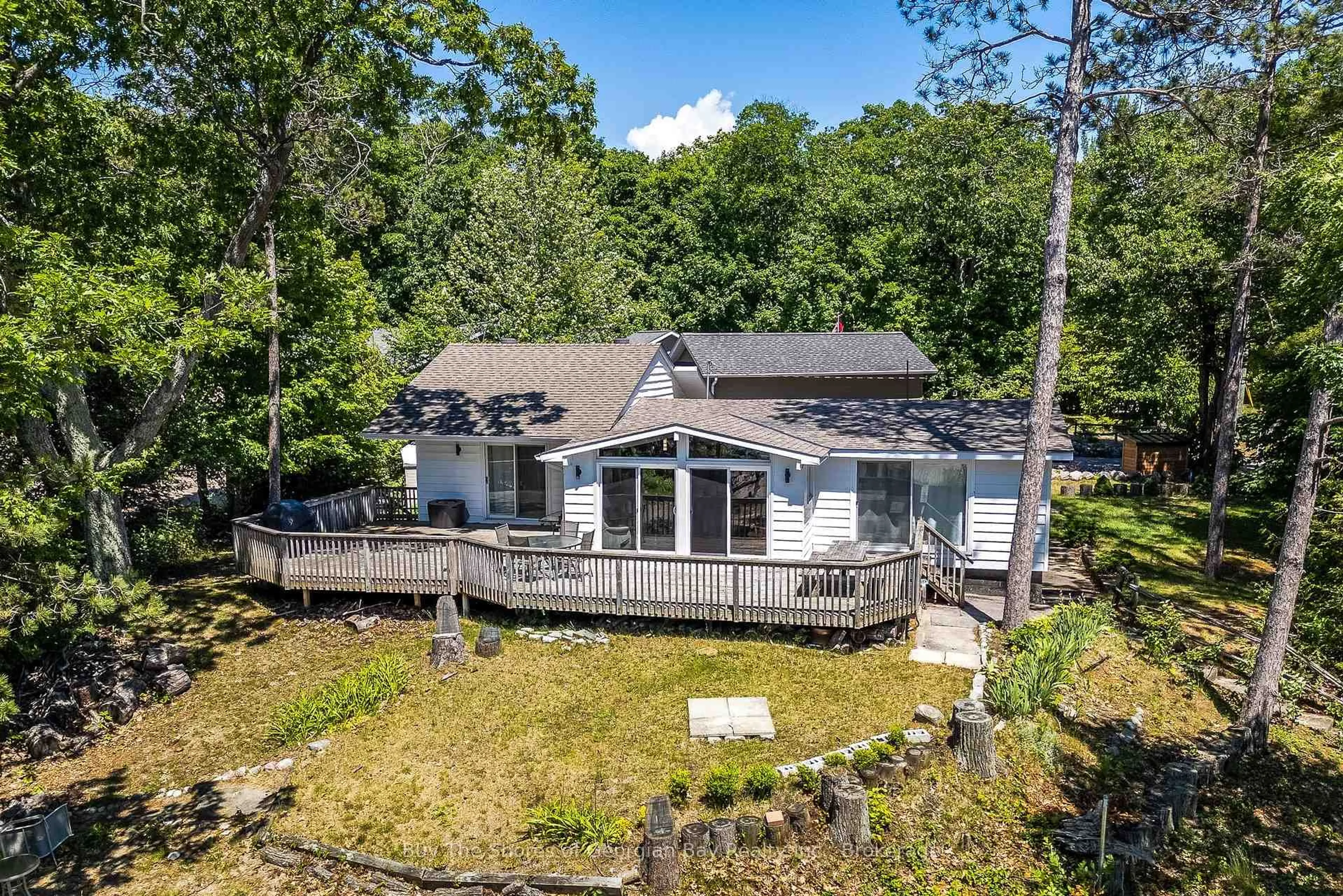 A pic from outside/outdoor area/front of a property/back of a property/a pic from drone, water/lake/river/ocean view for 8 NASSAU Crt, Tiny Ontario L9M 0H3
