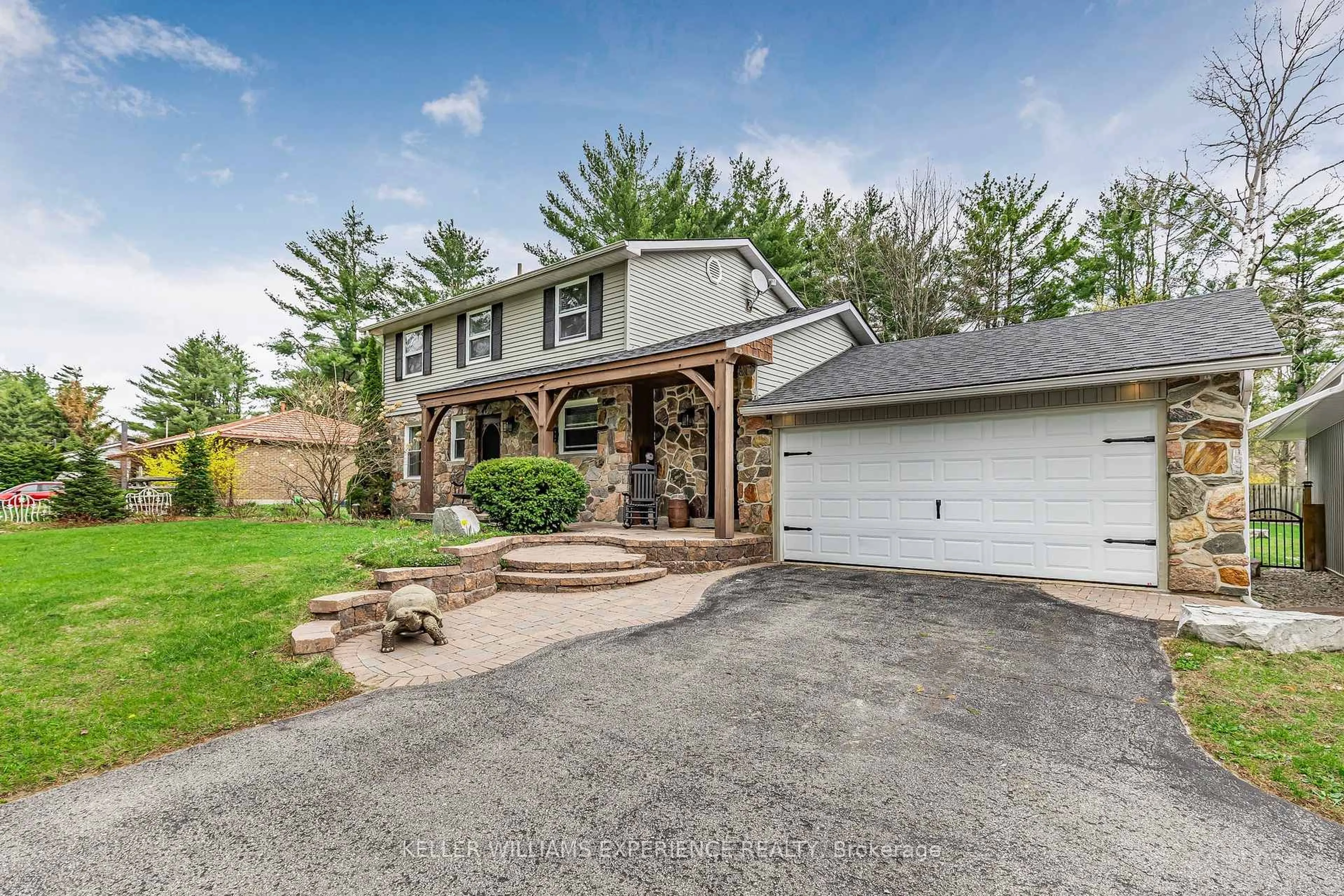 Home with vinyl exterior material, street for 31 Lawrence Ave, Springwater Ontario L9X 0W4
