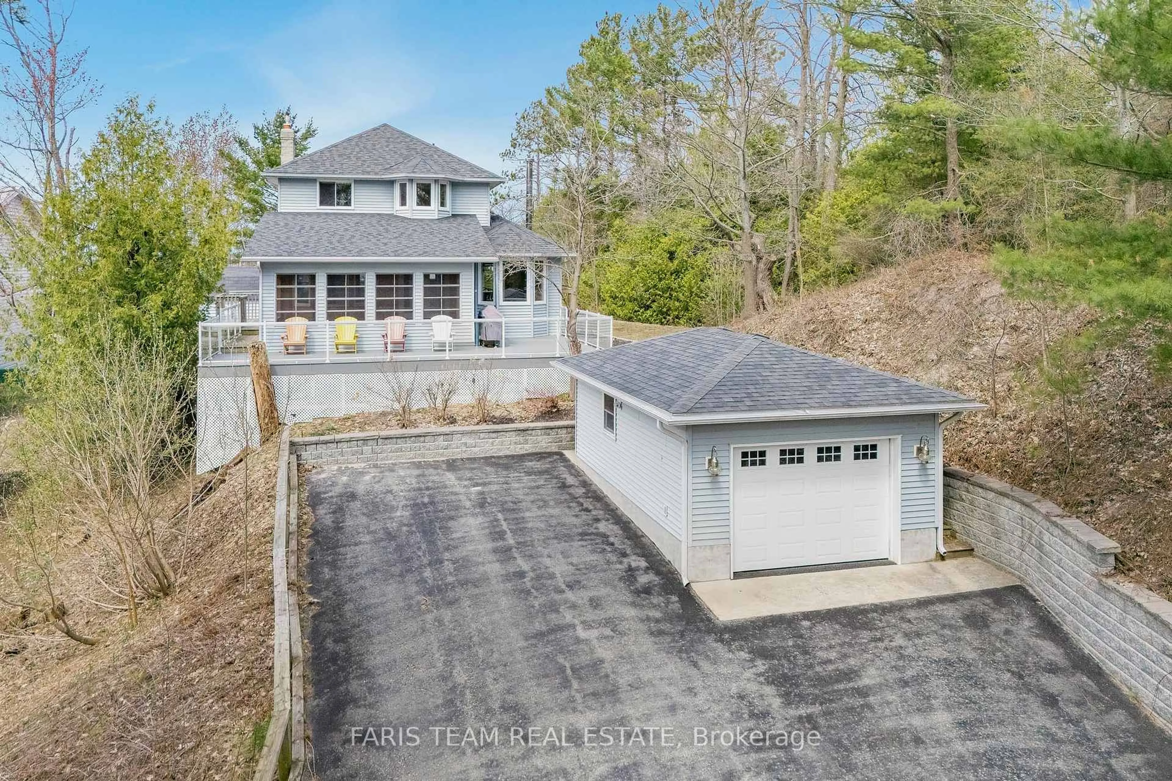 A pic from outside/outdoor area/front of a property/back of a property/a pic from drone, unknown for 8 Glen Forest Tr, Tiny Ontario L0L 2T0