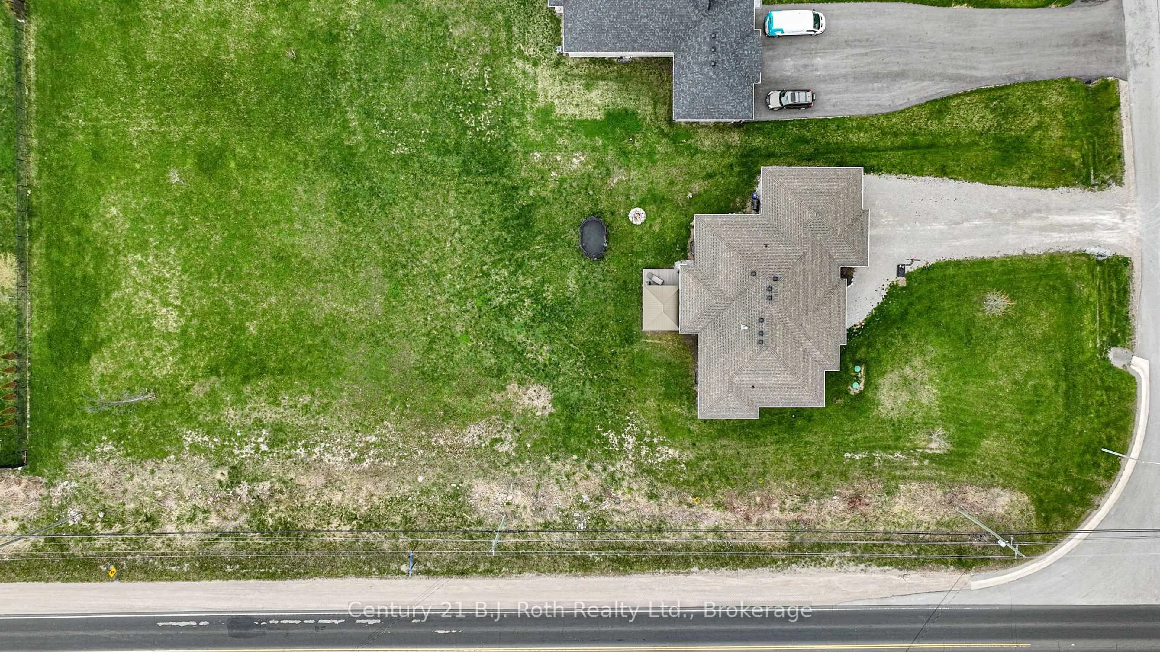 A pic from outside/outdoor area/front of a property/back of a property/a pic from drone, street for 3 Breanna Blvd, Oro-Medonte Ontario L3V 0J9