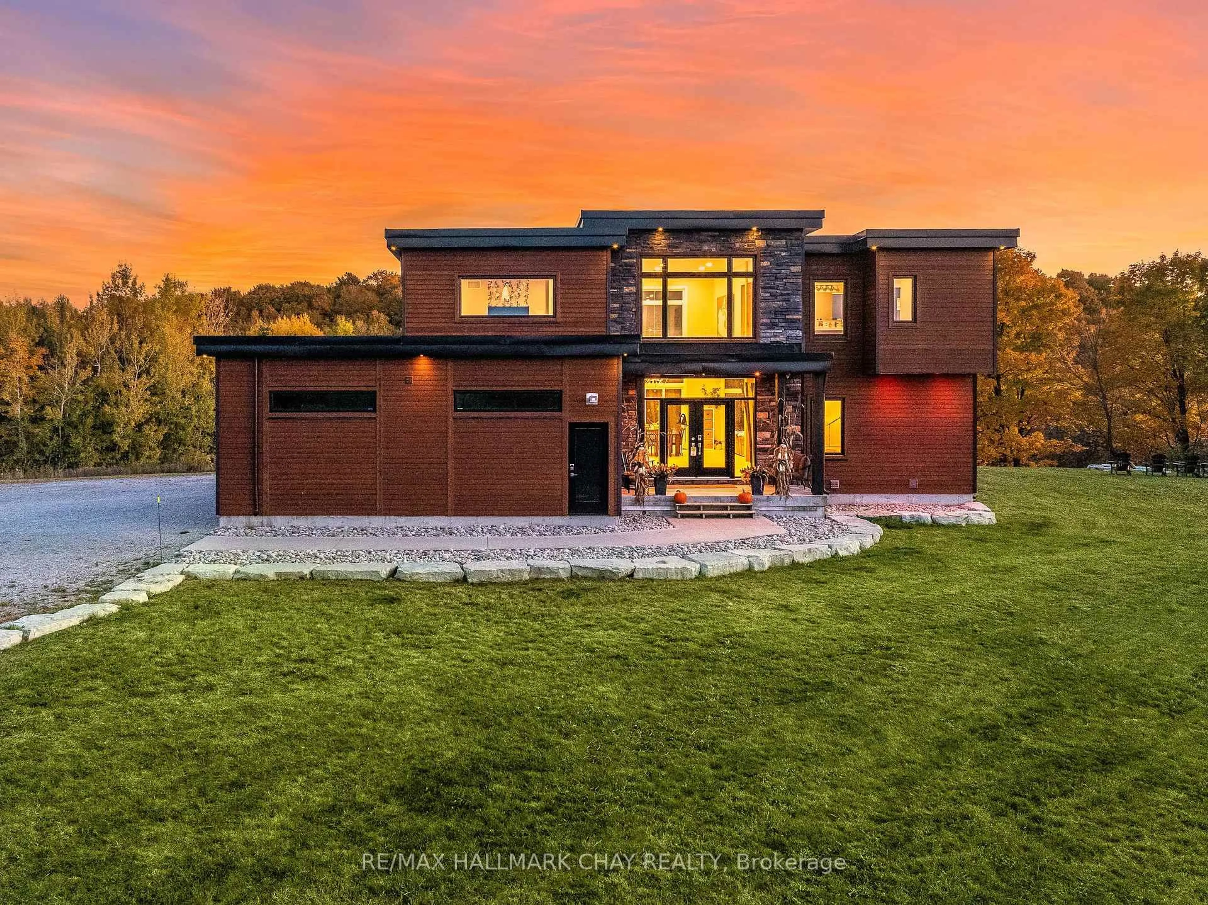 Home with brick exterior material, unknown for 1940 6 Line, Oro-Medonte Ontario L0L 2E0