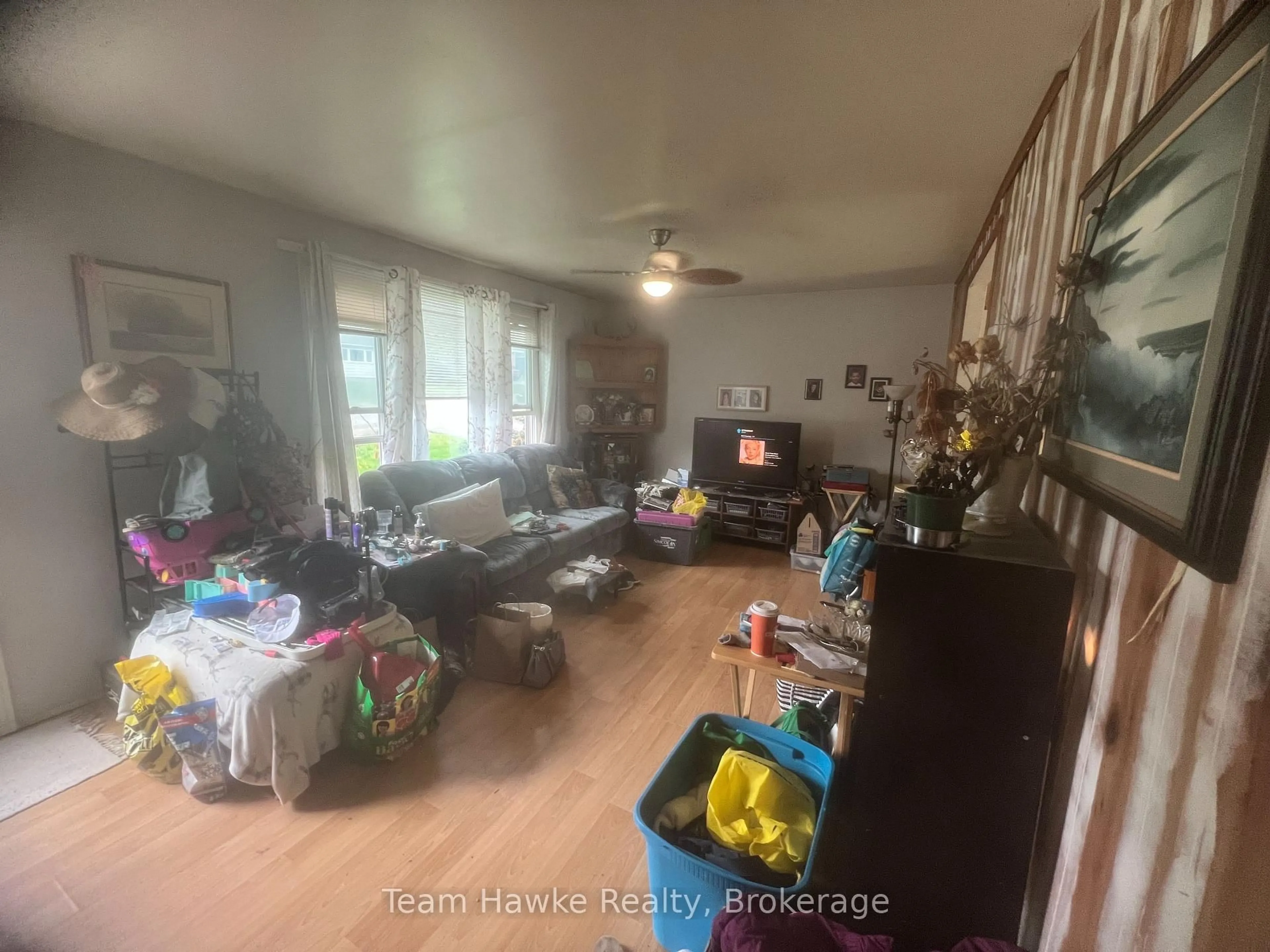 A pic of a room for 333 Ouida St, Tay Ontario L0K 2C0