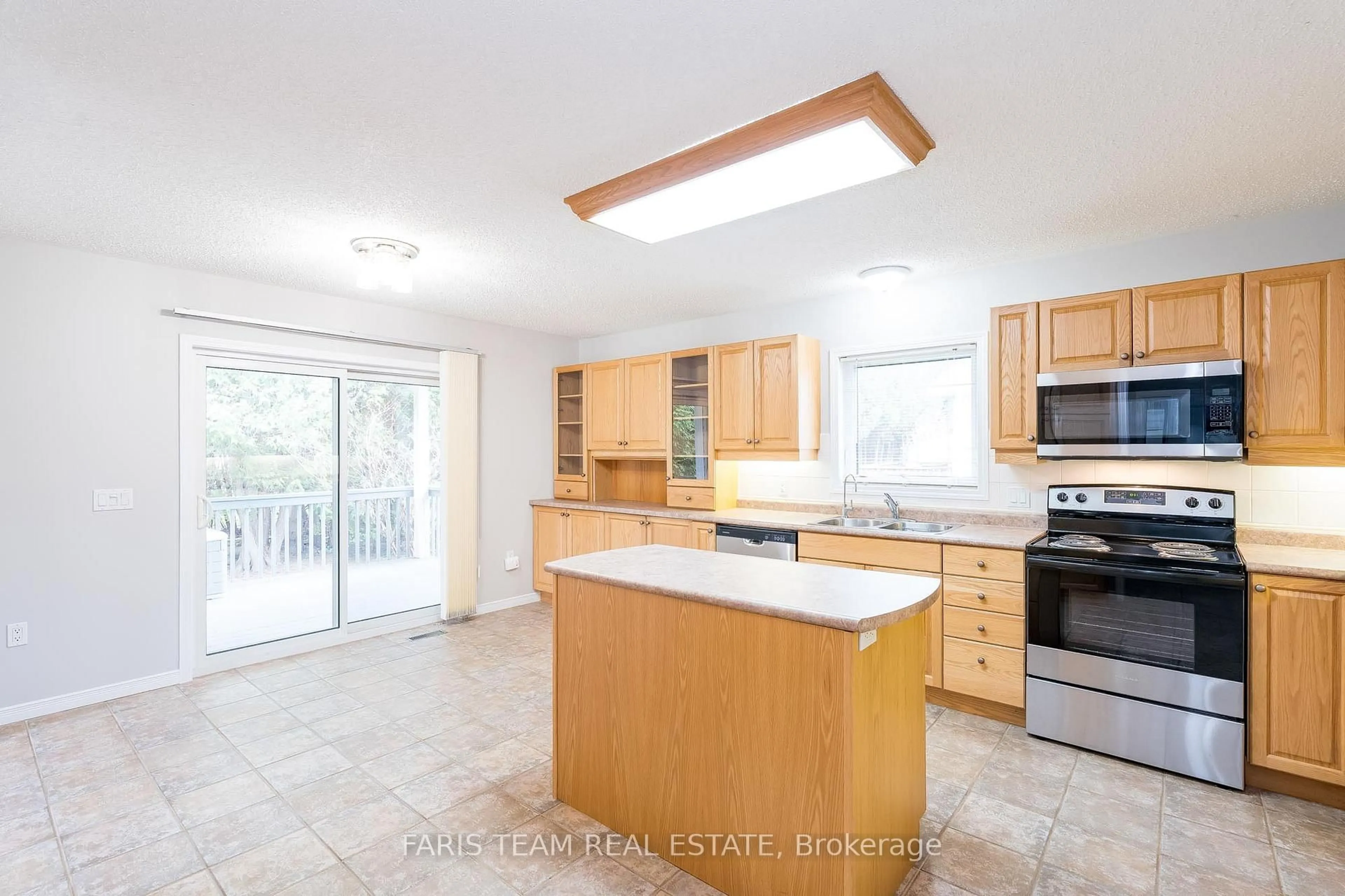 Open concept kitchen, unknown for 45 St James Pl, Wasaga Beach Ontario L9Z 3A8