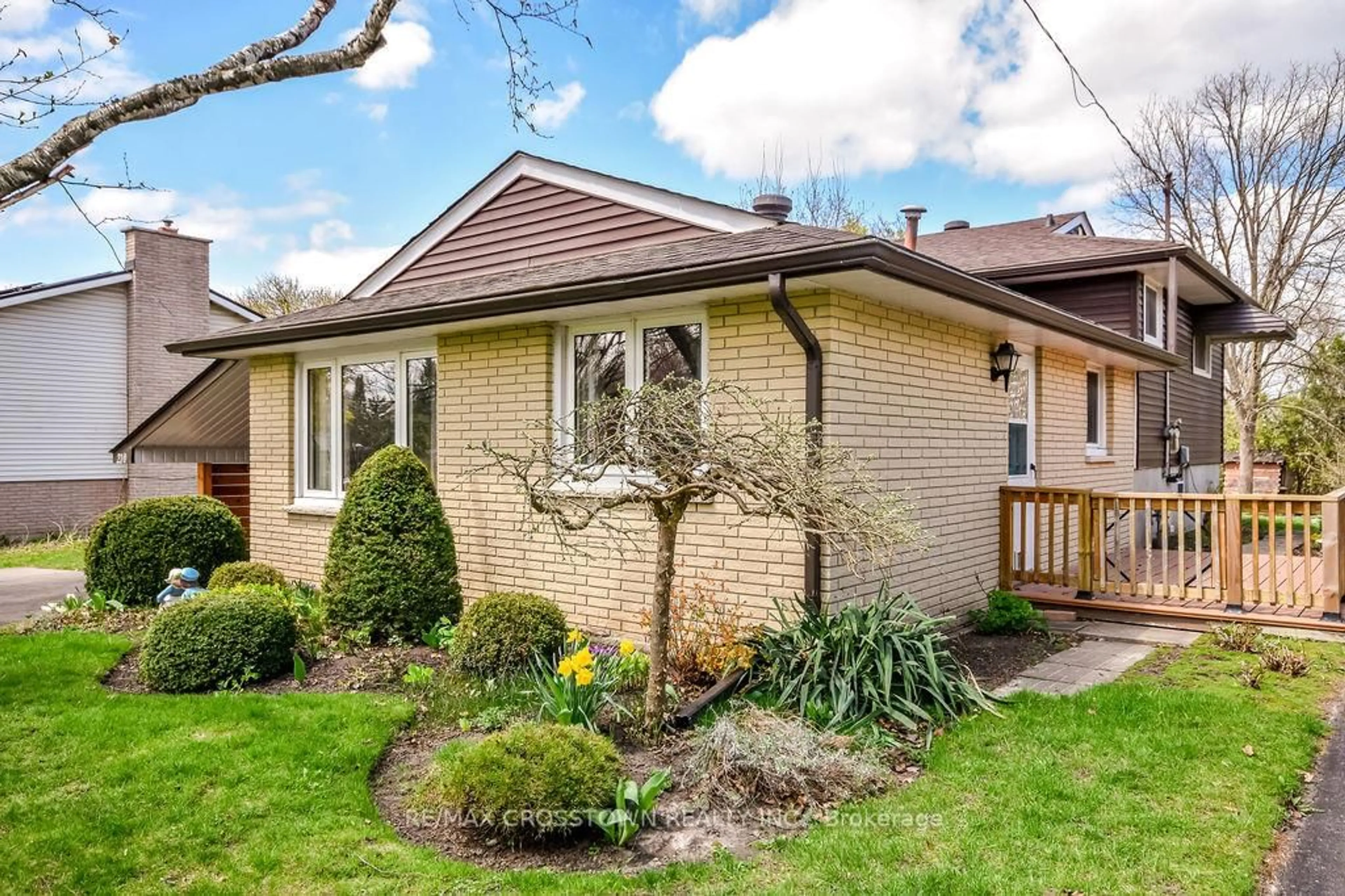 Home with brick exterior material, street for 210 Merrett Dr, Barrie Ontario L4N 3Y5