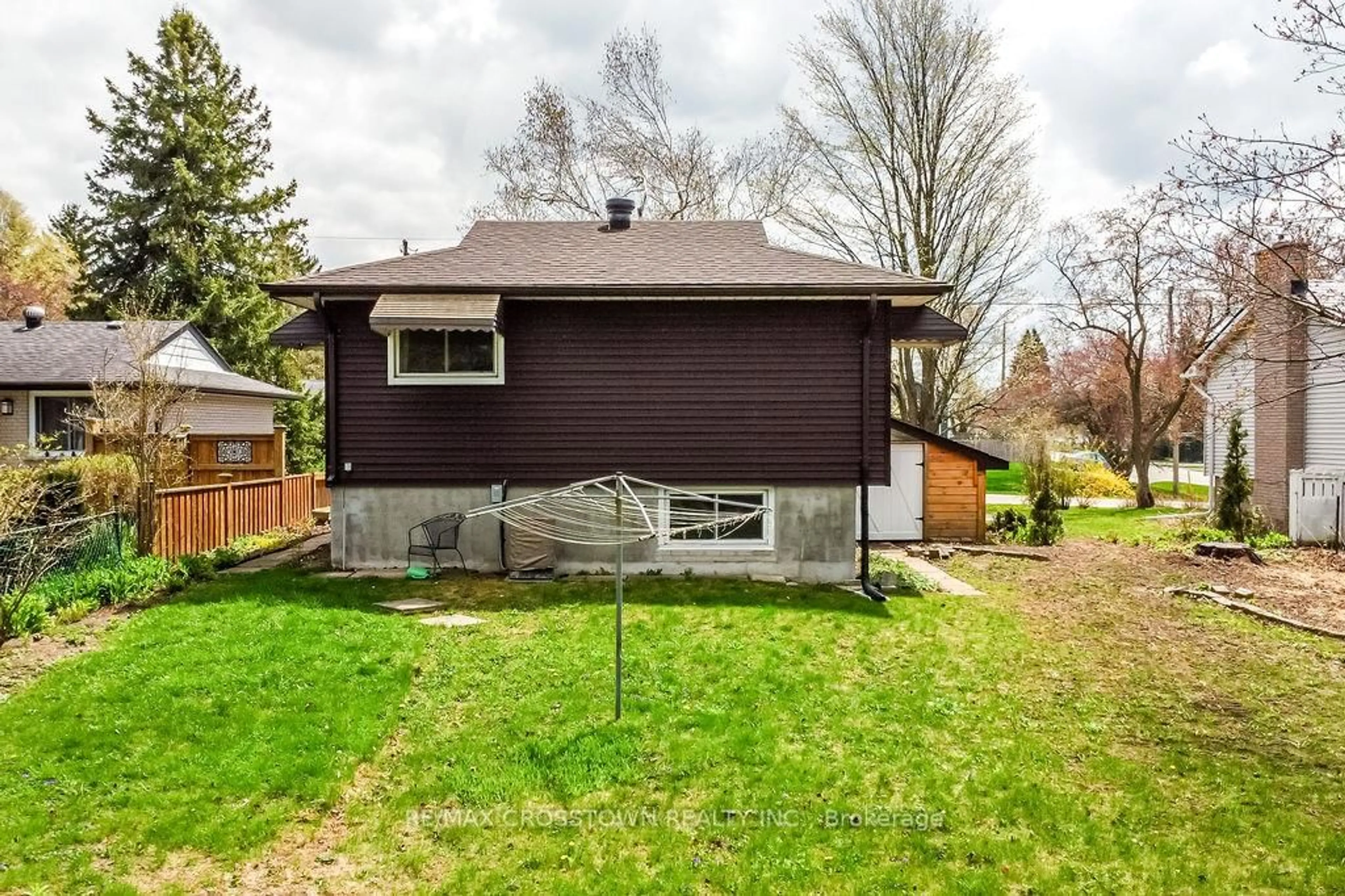 Unknown for 210 Merrett Dr, Barrie Ontario L4N 3Y5