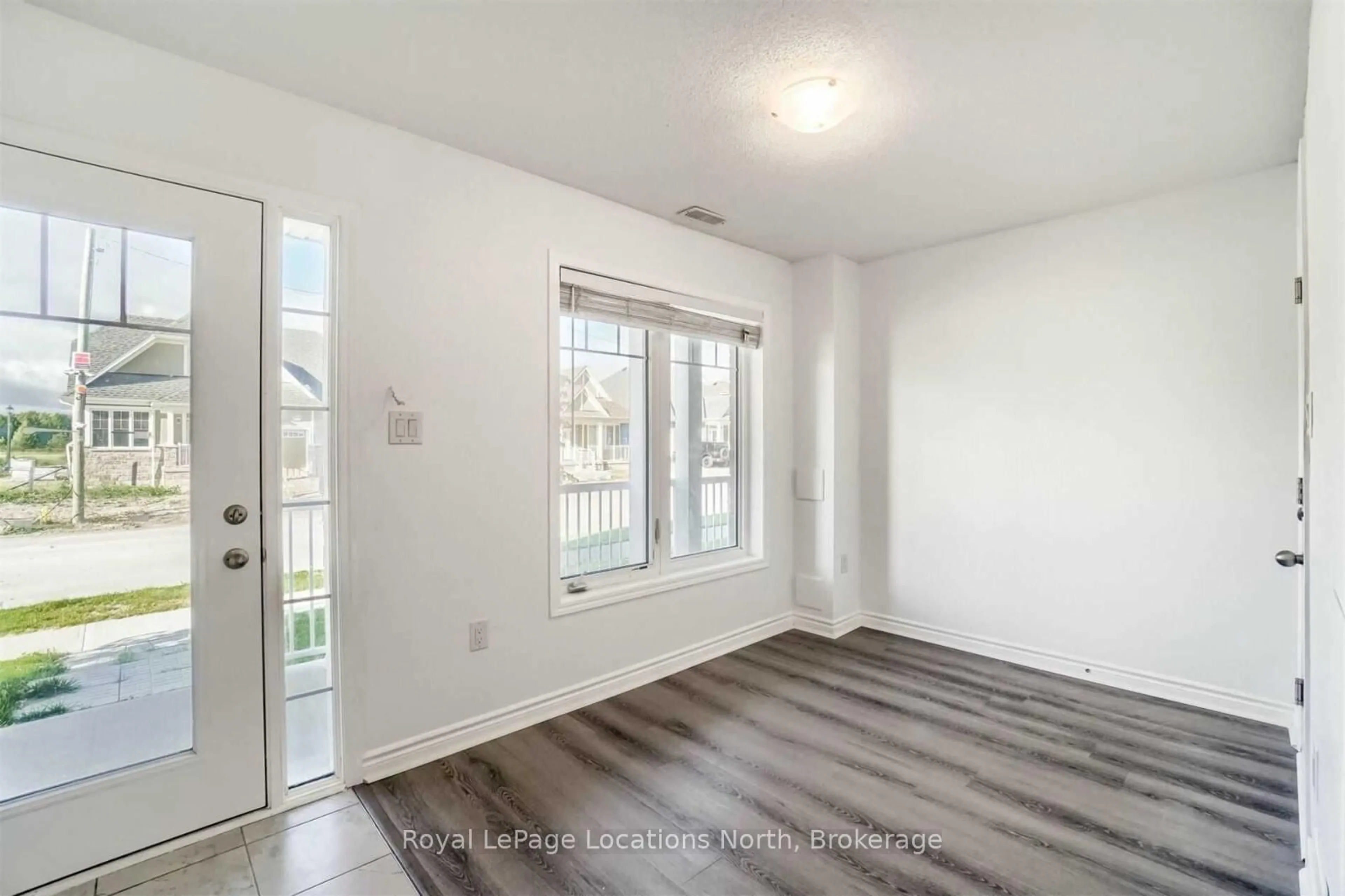 Indoor entryway for 152 Village Gate Dr, Wasaga Beach Ontario L9Z 0J7