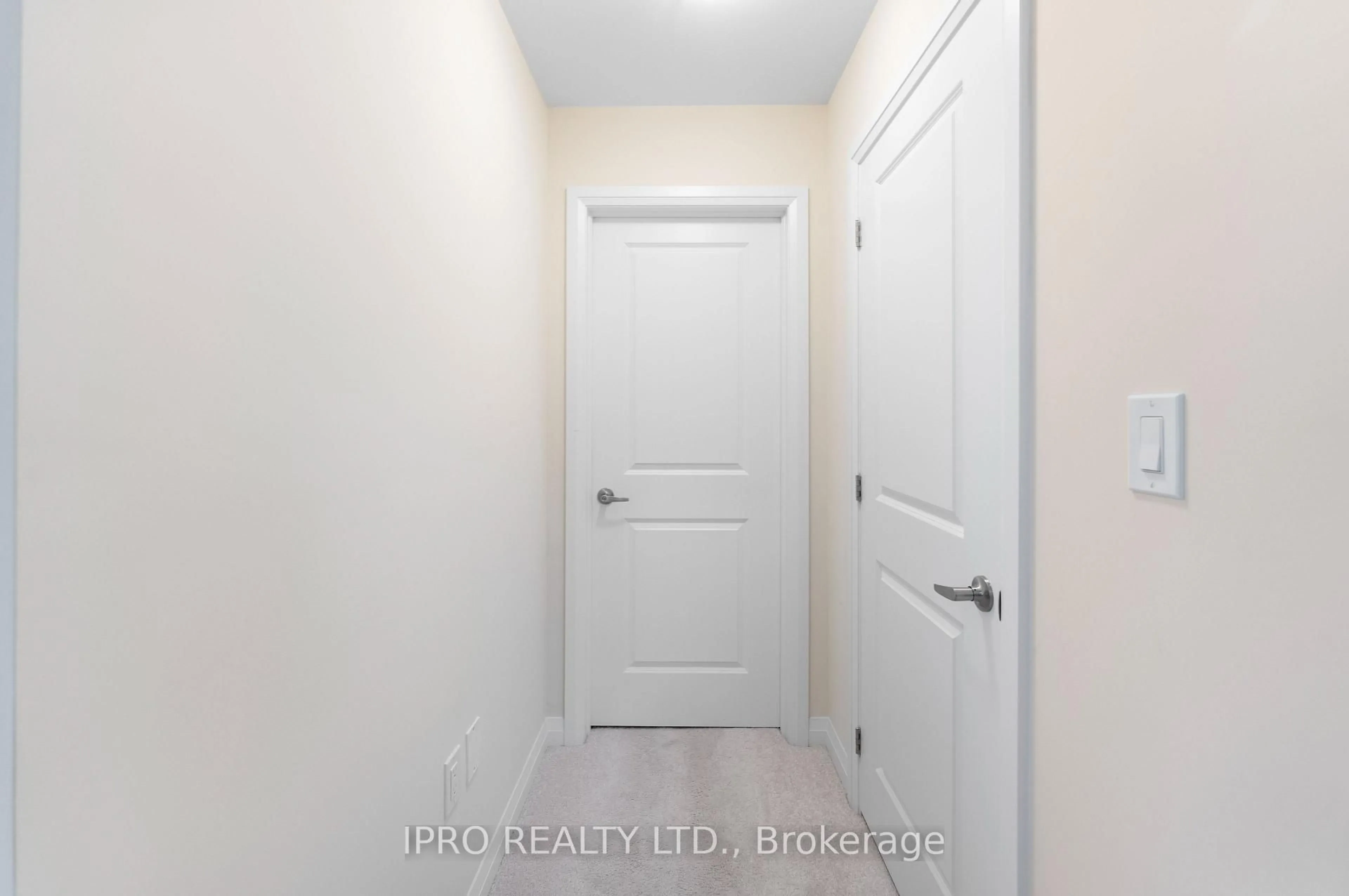 Indoor entryway for 1 Revol Rd, Penetanguishene Ontario L9M 0W8