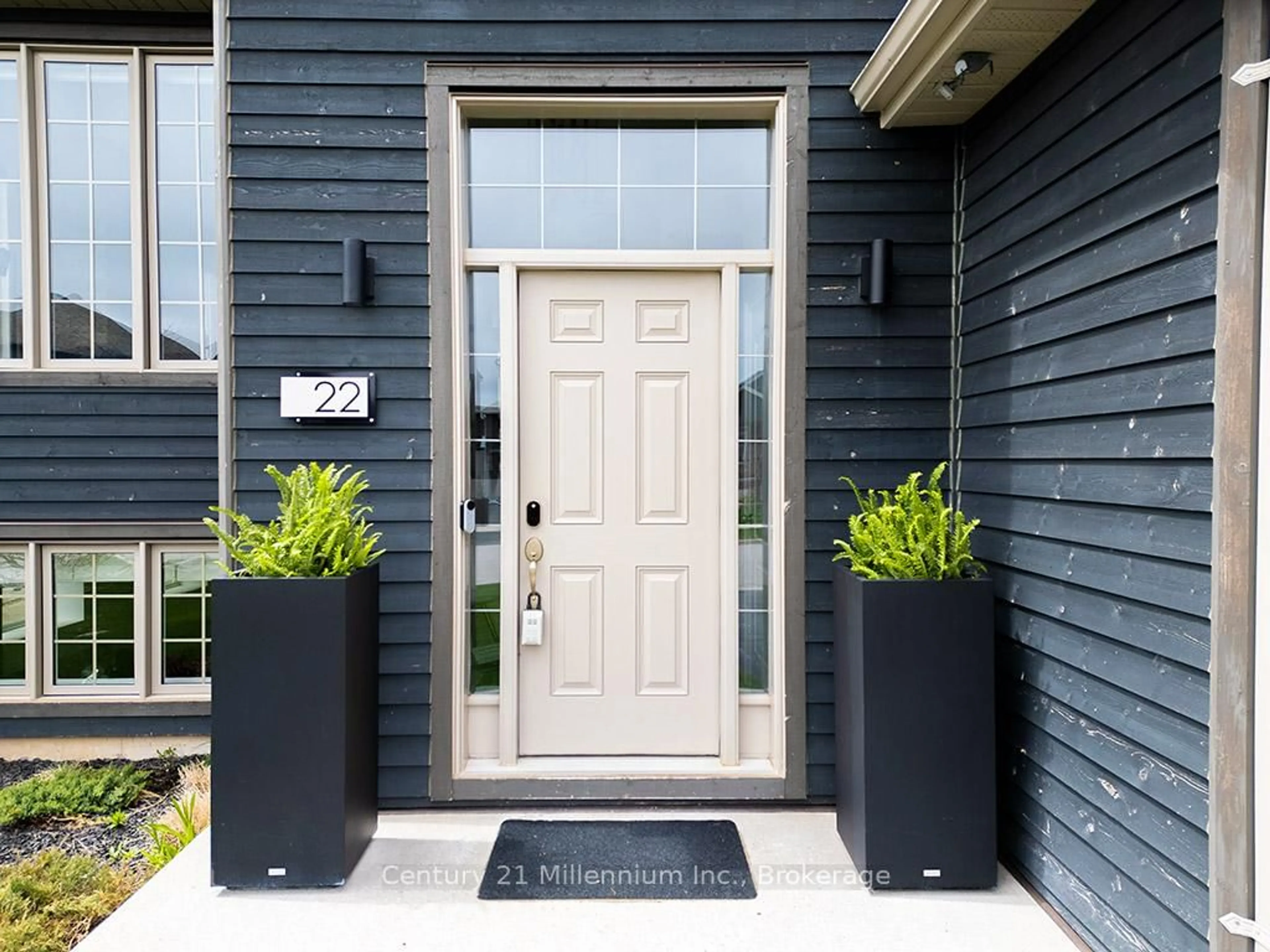 Indoor entryway for 22 Wilson St, Collingwood Ontario L9Y 0Y9