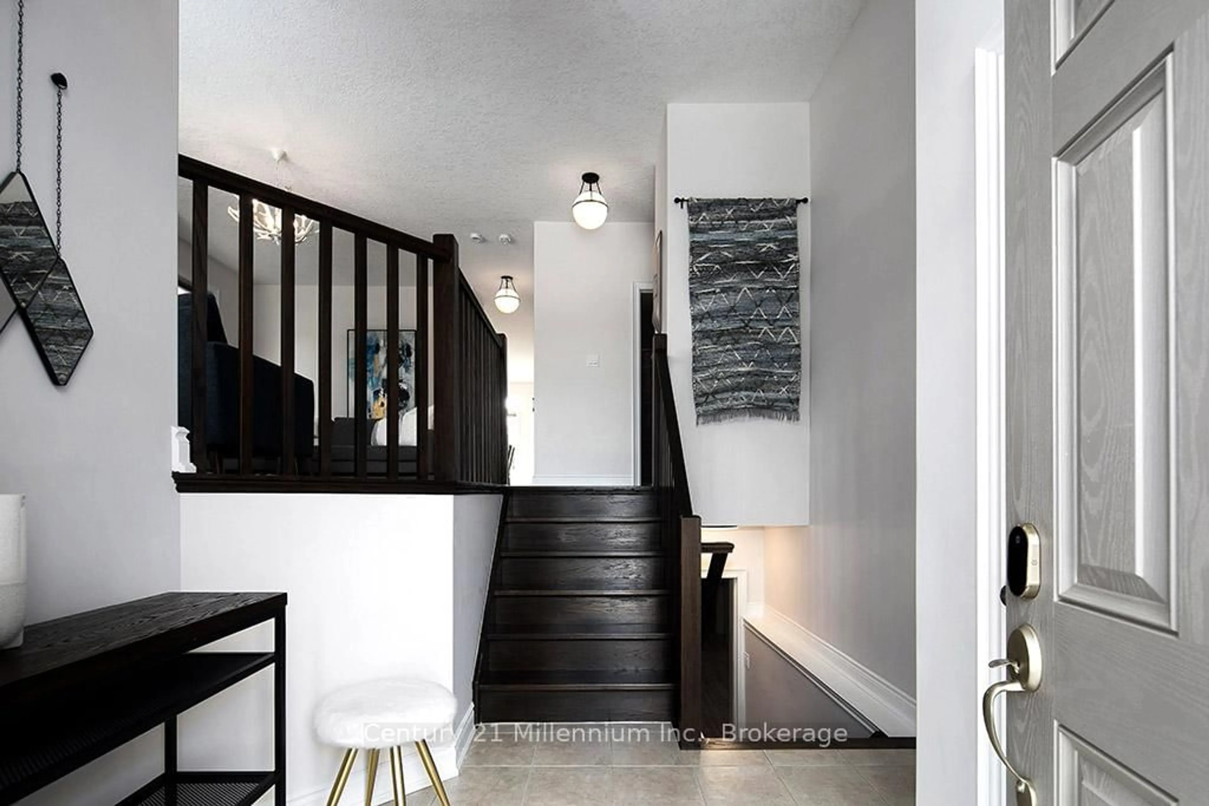 Indoor entryway for 22 Wilson St, Collingwood Ontario L9Y 0Y9