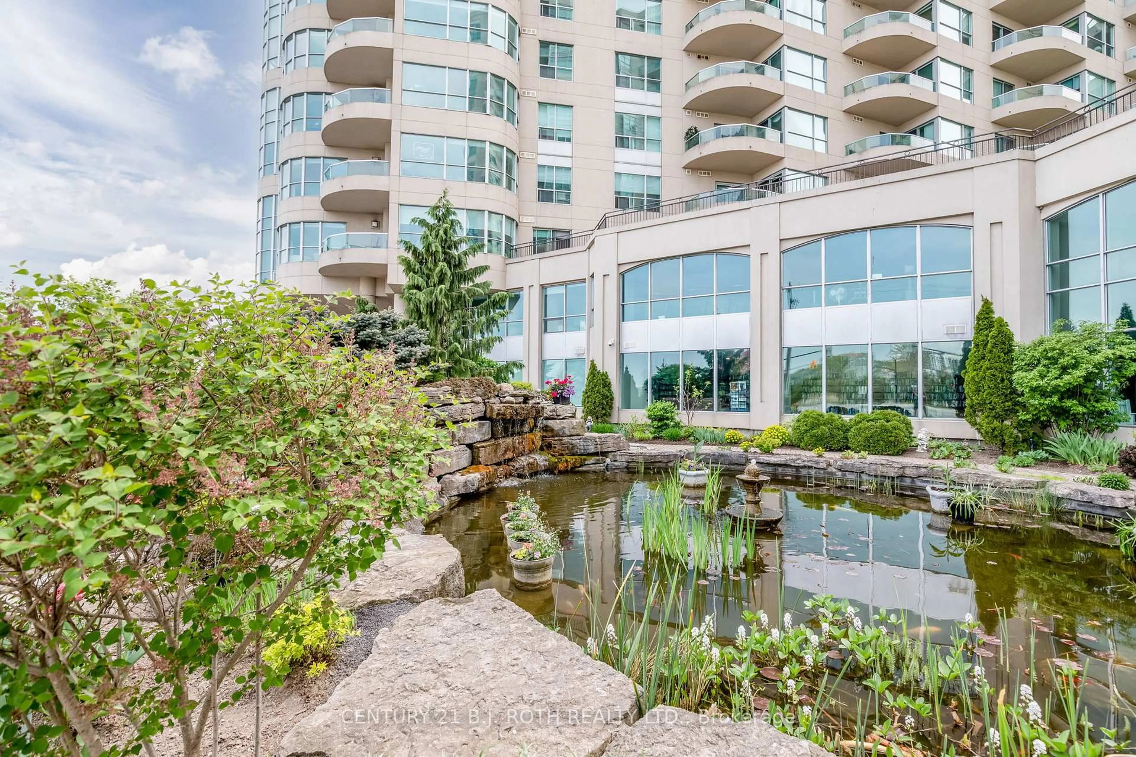 Patio, water/lake/river/ocean view for 2 Toronto St #PH1 1, Barrie Ontario L4N 9R2