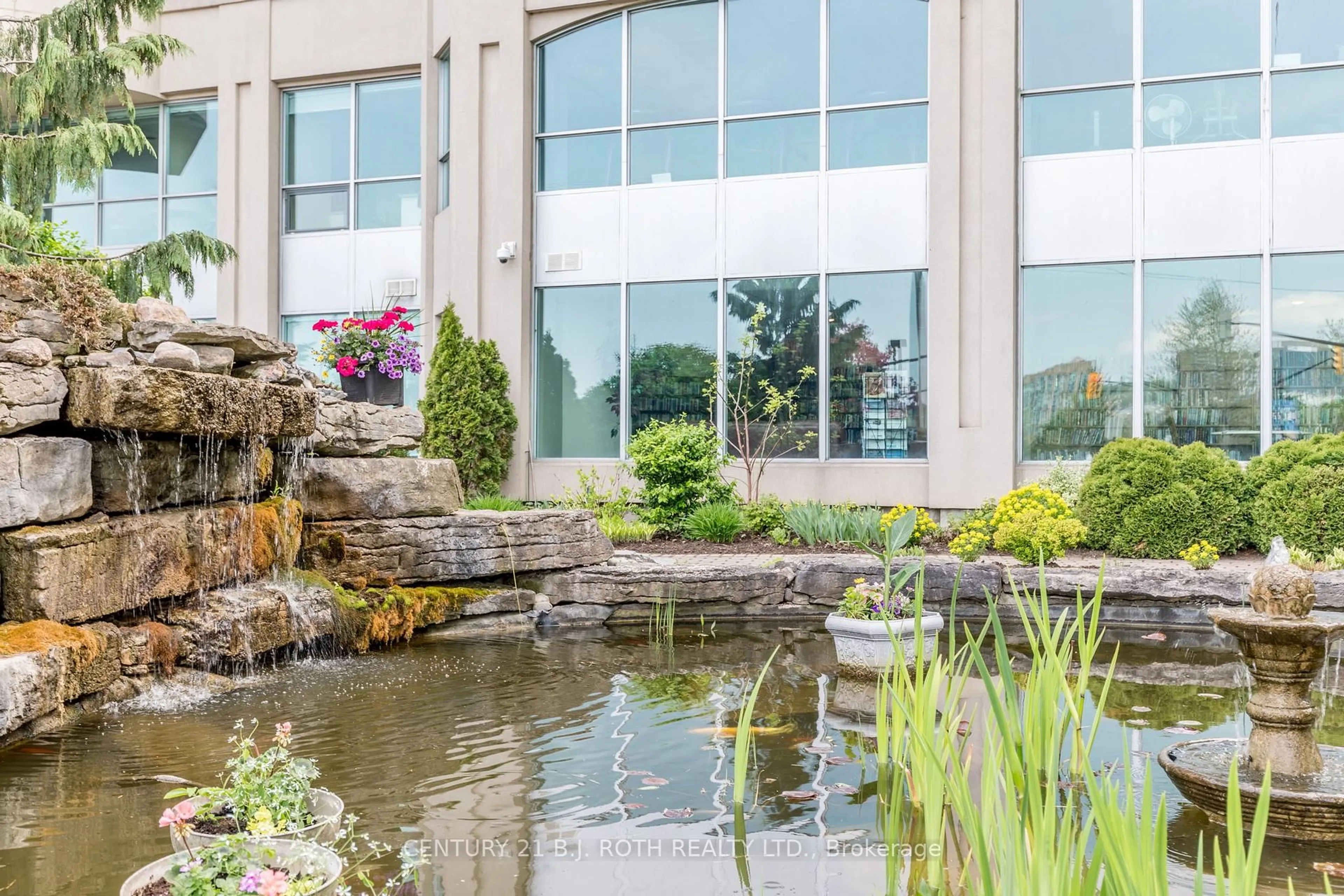 Patio, water/lake/river/ocean view for 2 Toronto St #PH1 1, Barrie Ontario L4N 9R2