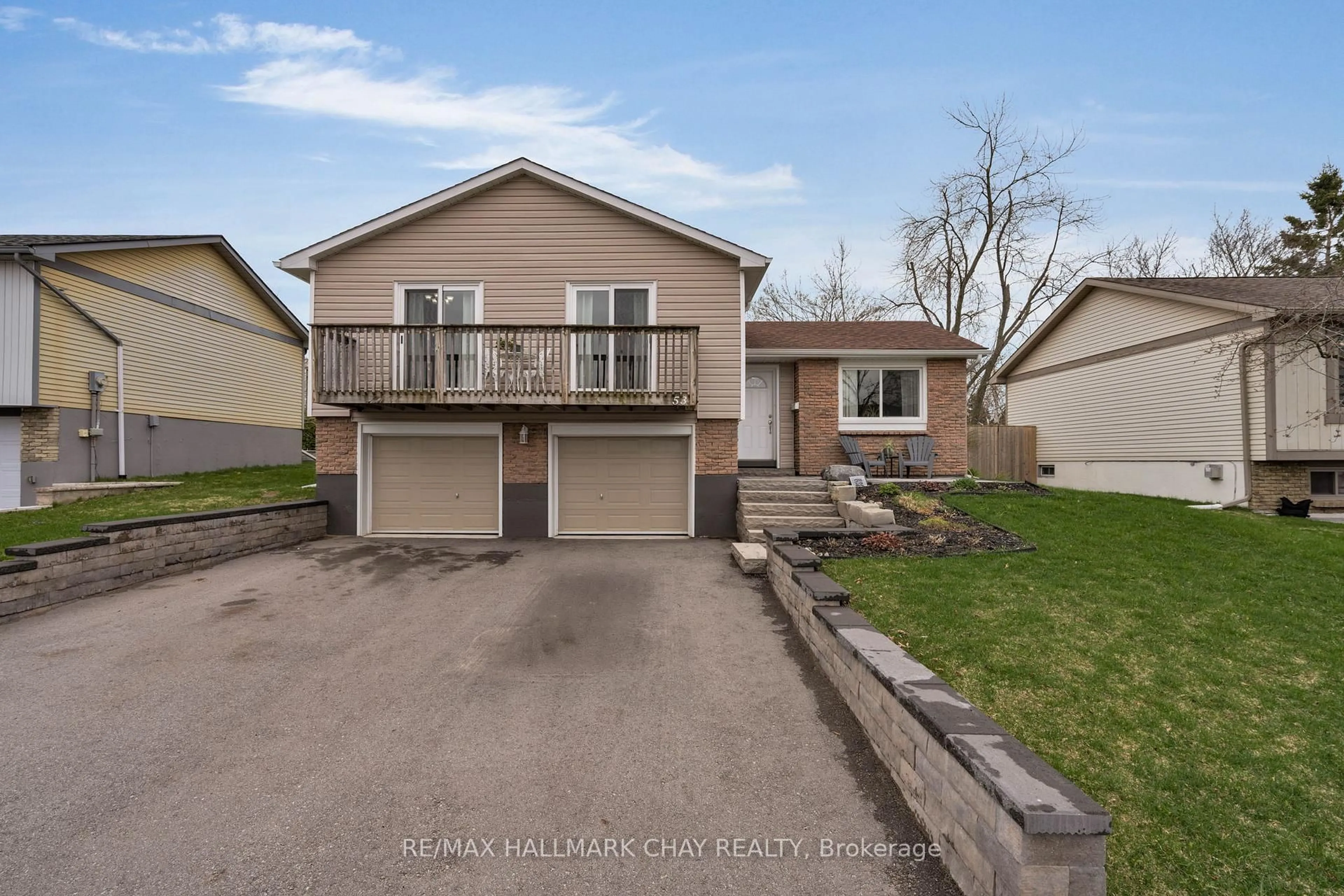 Home with vinyl exterior material, street for 53 HEATHER St, Barrie Ontario L4N 4M9