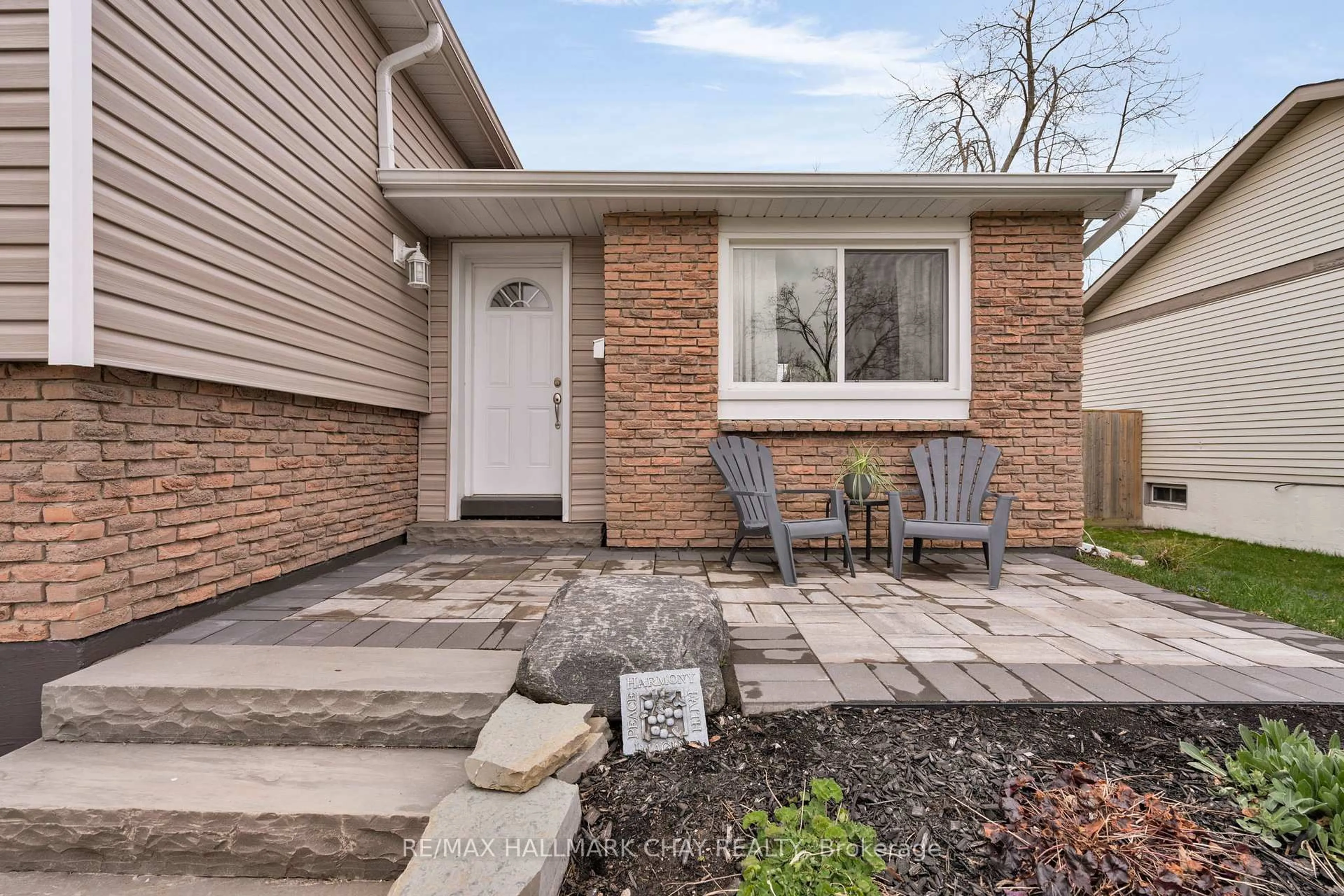Home with brick exterior material, street for 53 HEATHER St, Barrie Ontario L4N 4M9