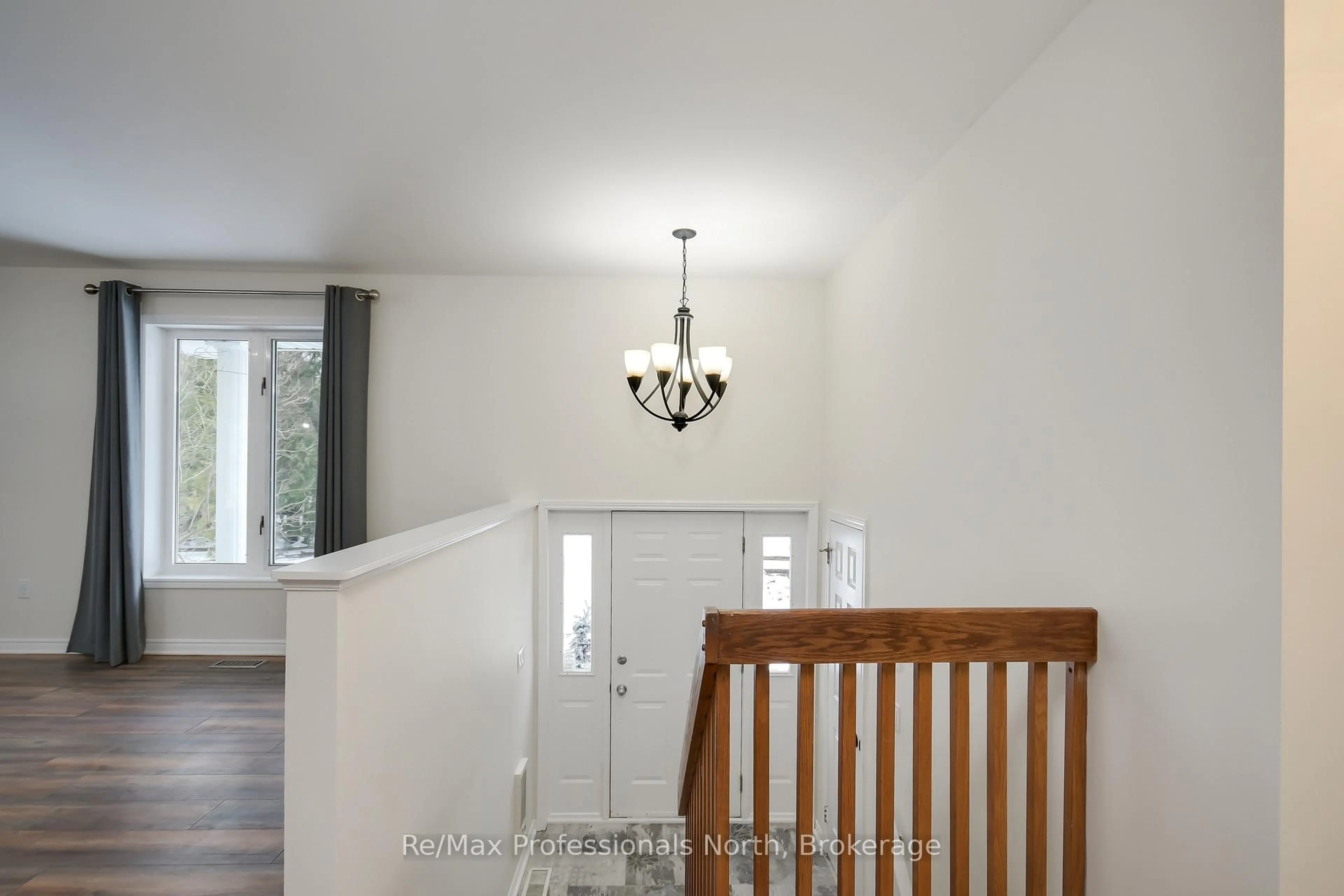 Indoor entryway for 1969 Town Line, Severn Ontario L0K 1E0