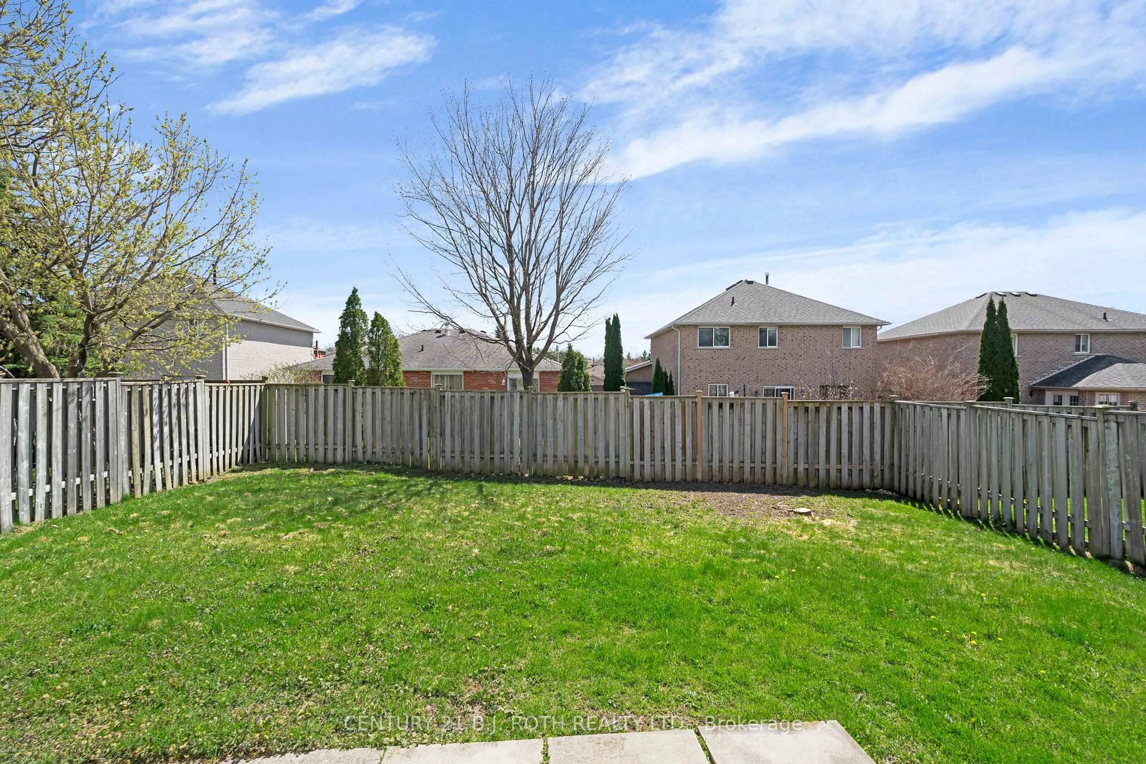 Patio, street for 165 Taylor Dr, Barrie Ontario L4N 8L1