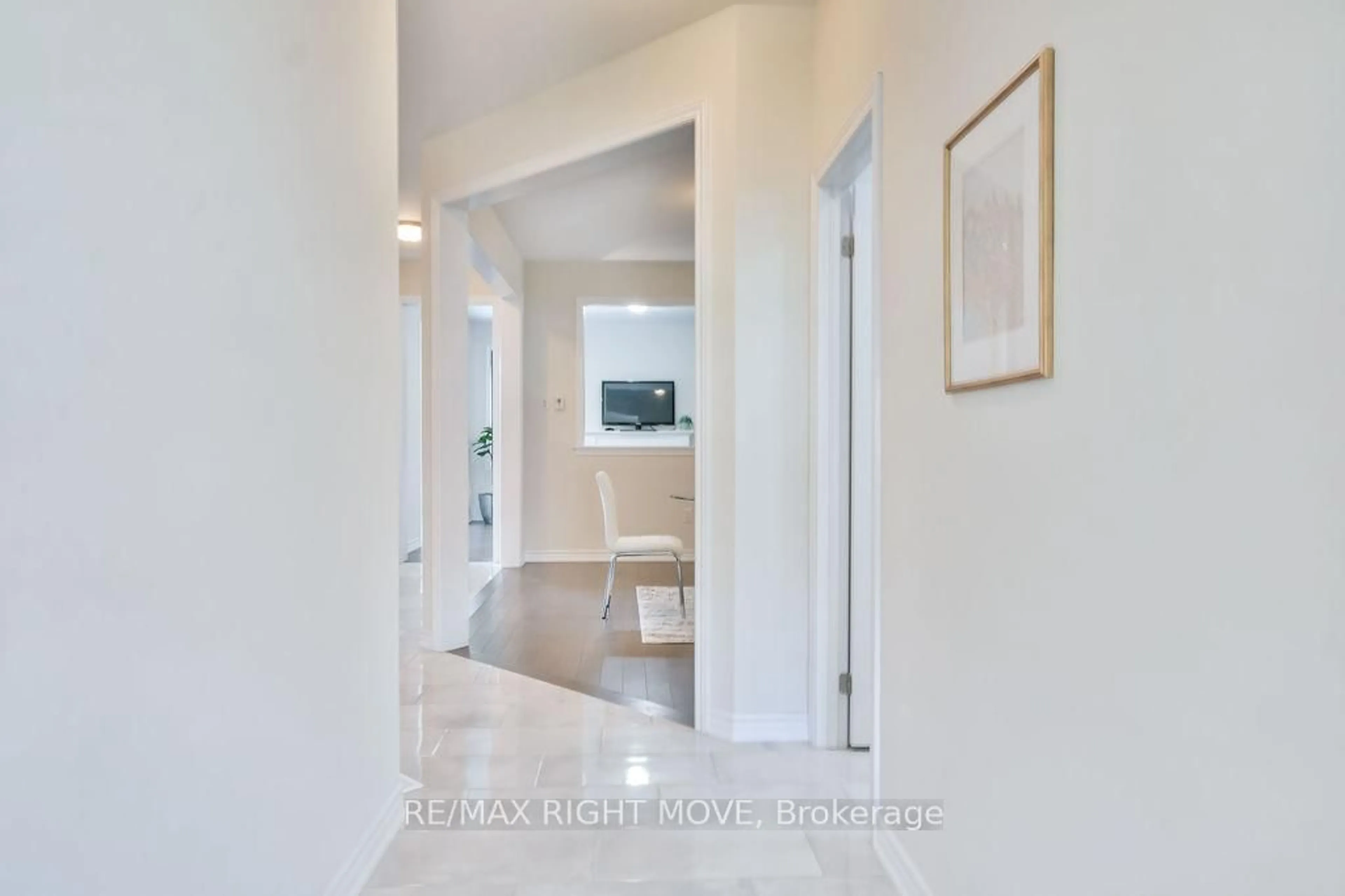 Indoor entryway for 3117 Orion Blvd, Orillia Ontario L3V 8L8