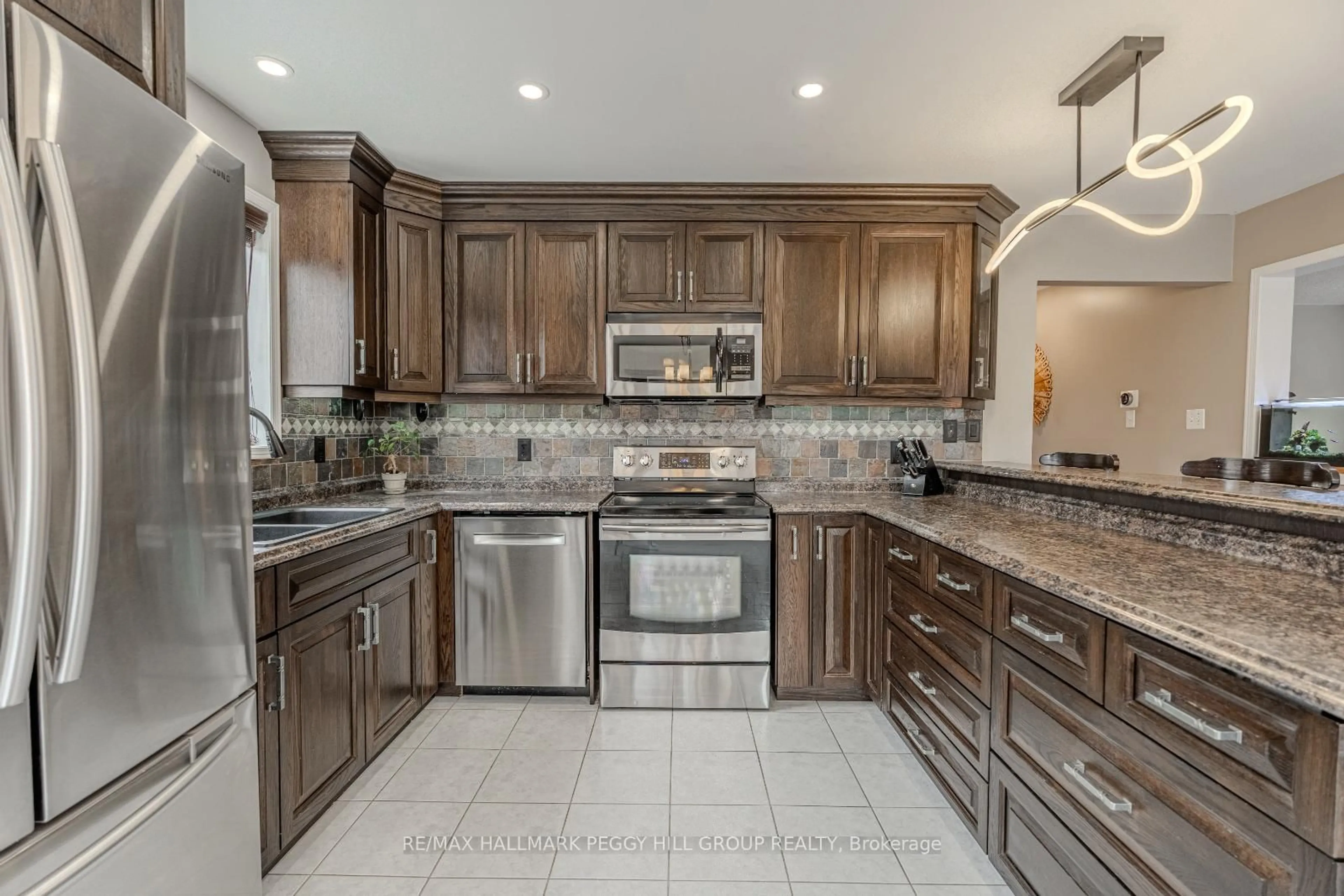 Open concept kitchen, ceramic/tile floor for 38 Benson Dr, Barrie Ontario L4N 7Y1