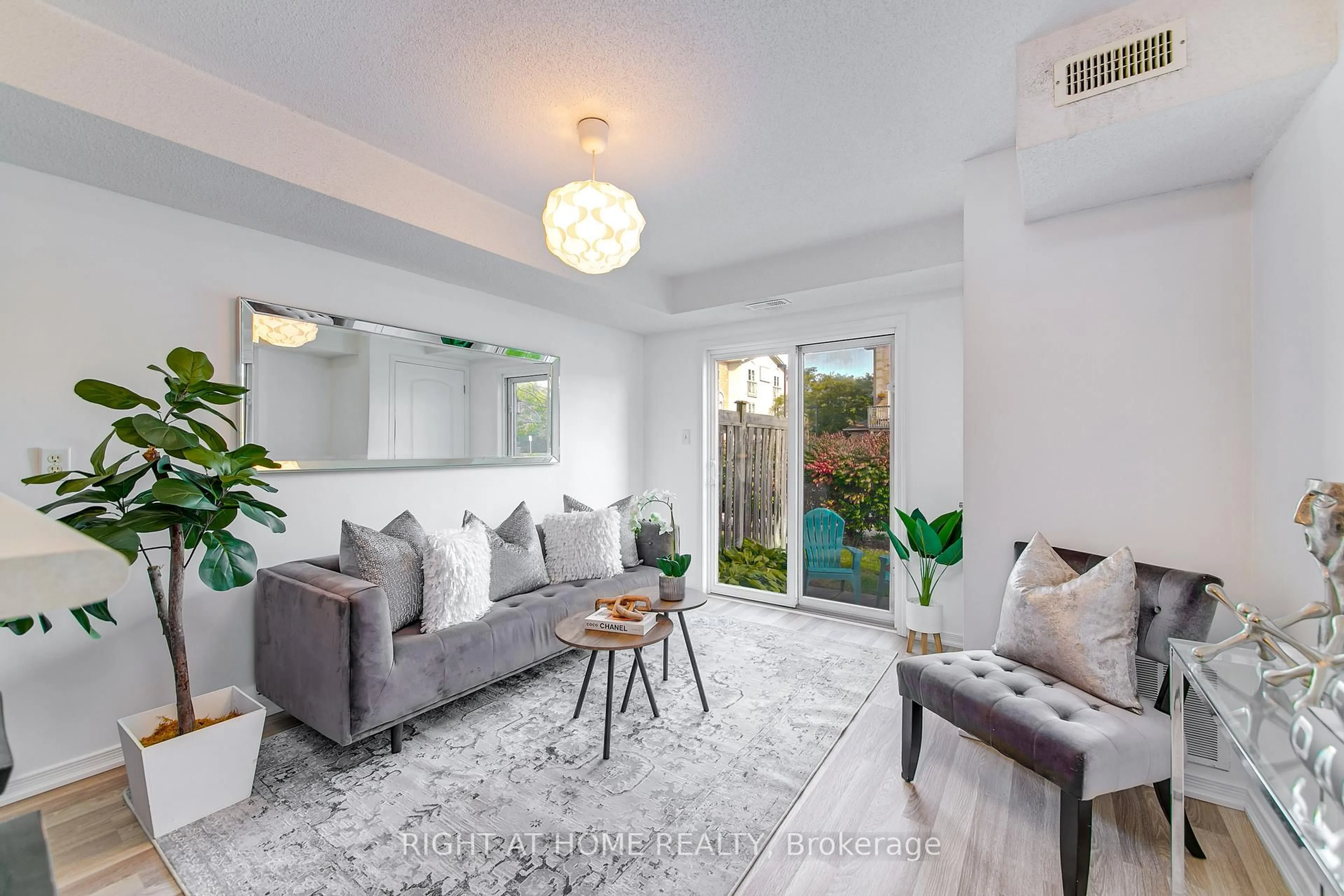 Living room with furniture, unknown for 17 Cheltenham Rd #5, Barrie Ontario L4M 0E7