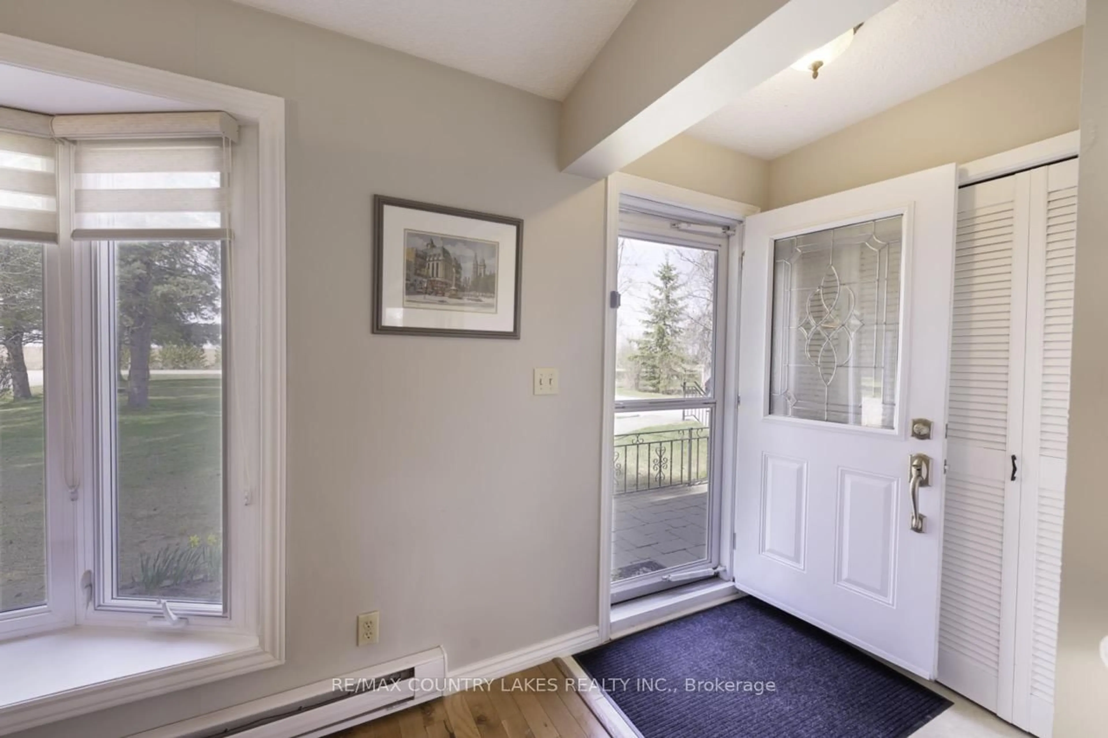 Indoor entryway for 1389 Canal Rd, Ramara Ontario L0K 1B0