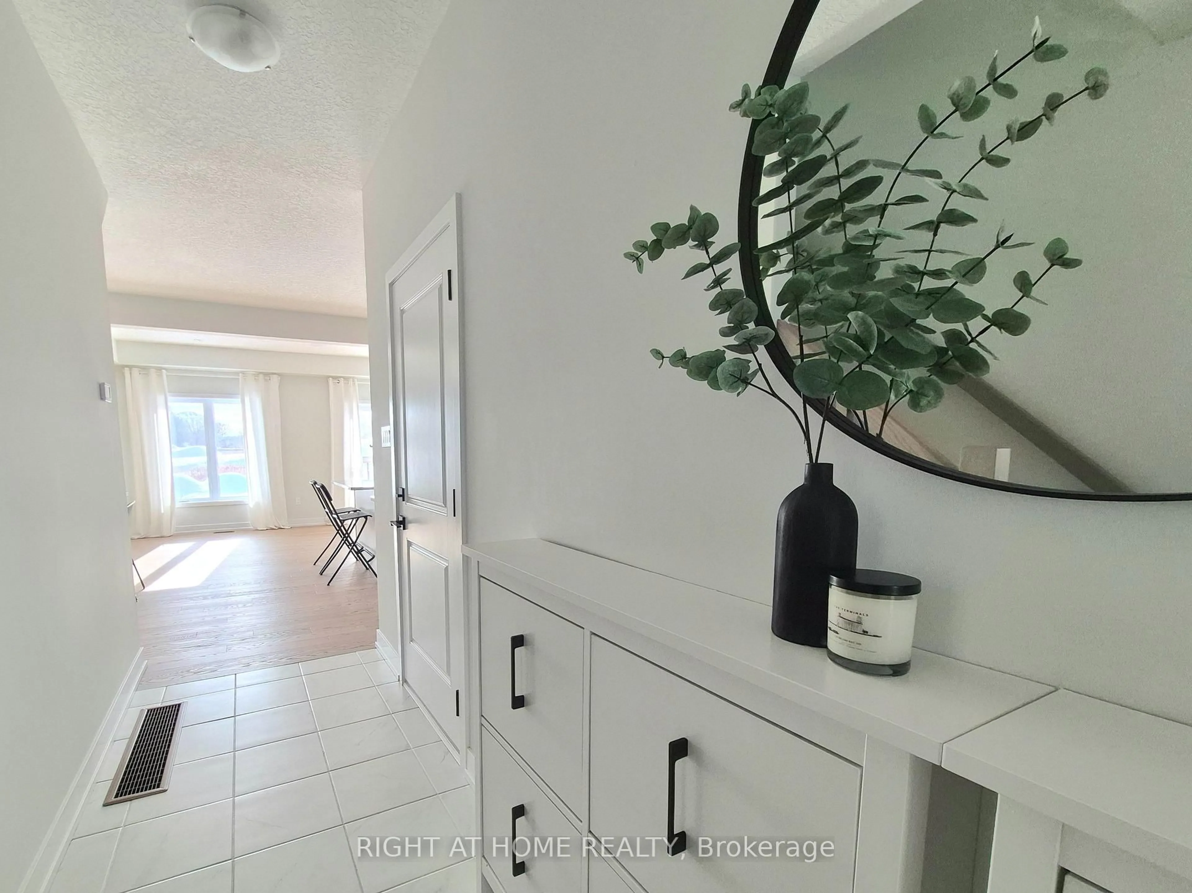 Indoor entryway for 89 Archer Ave, Collingwood Ontario L9Y 3B7