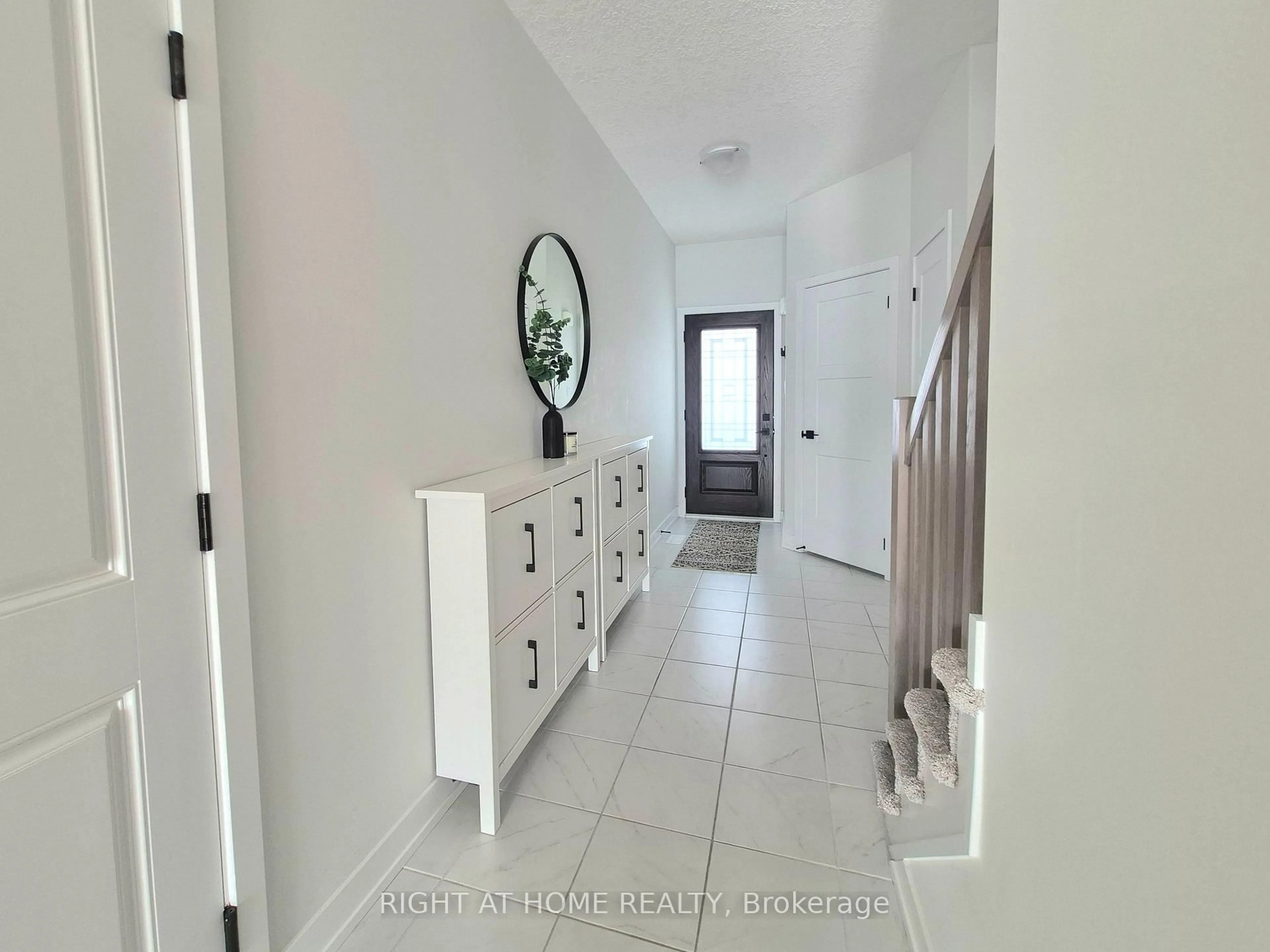 Indoor entryway for 89 Archer Ave, Collingwood Ontario L9Y 3B7