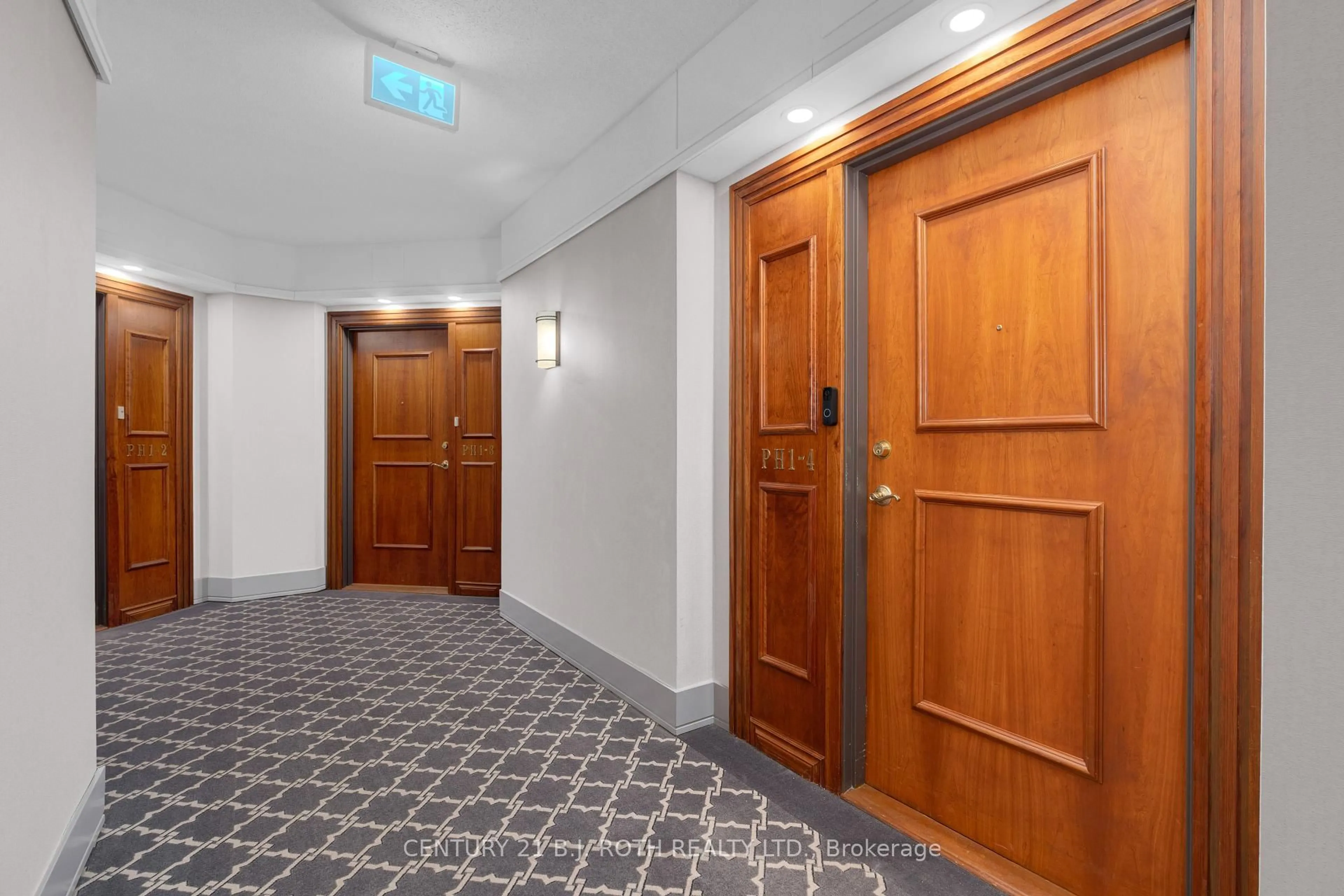 Indoor foyer for 2 Toronto St #PH1-4, Barrie Ontario L4N 9R2