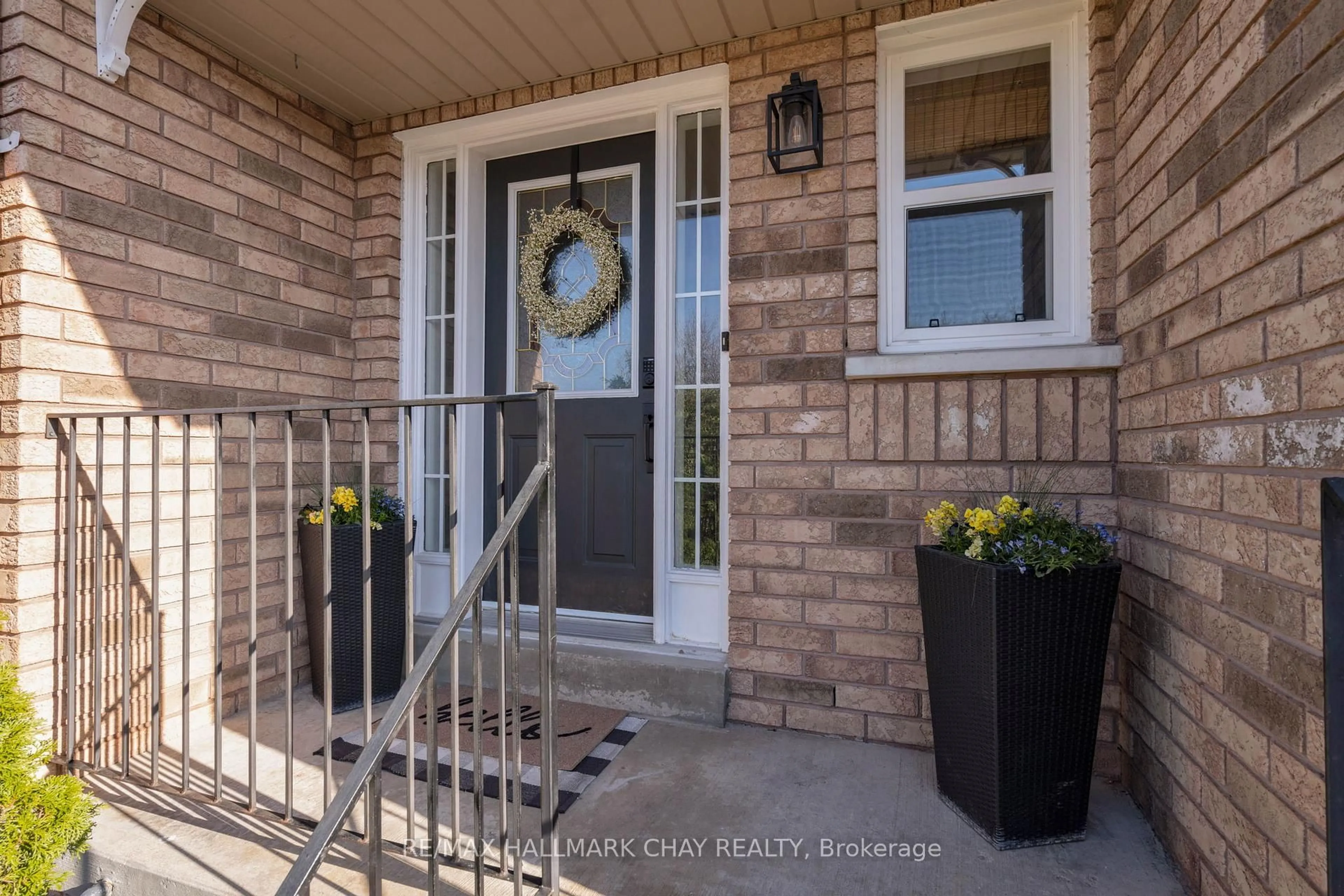 Indoor entryway for 57 CUNNINGHAM Dr, Barrie Ontario L4N 8L4