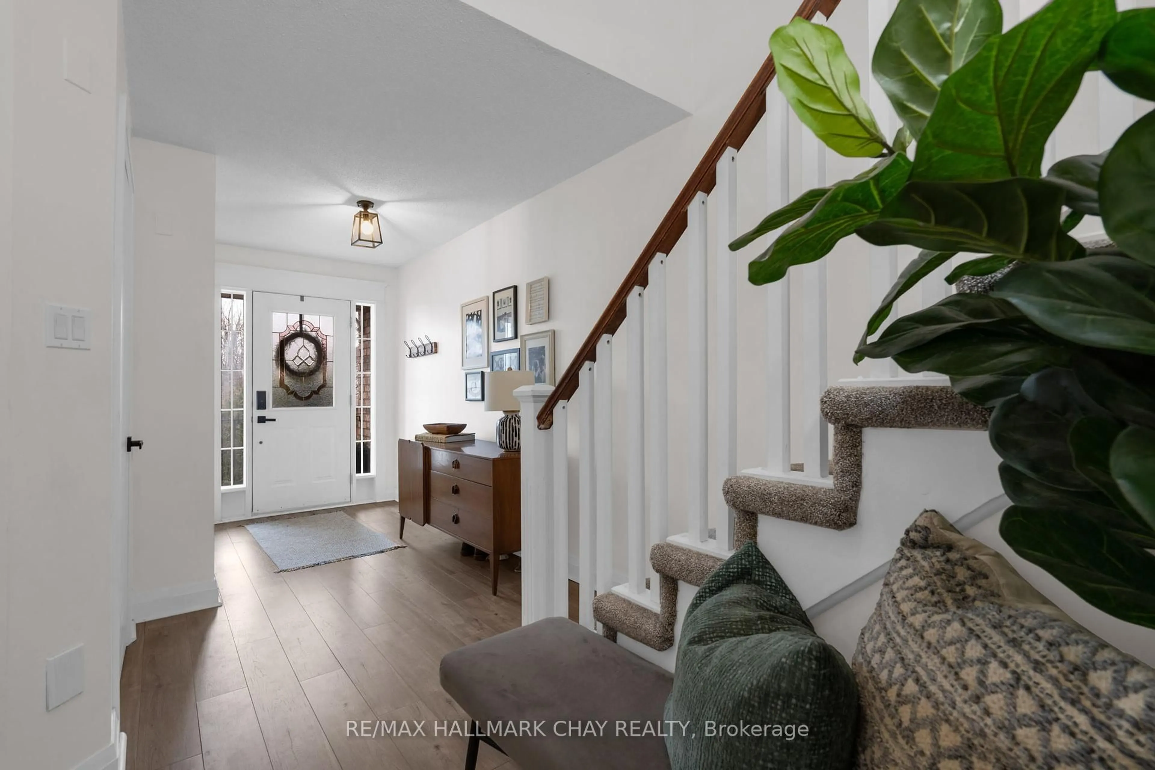 Indoor entryway for 57 CUNNINGHAM Dr, Barrie Ontario L4N 8L4