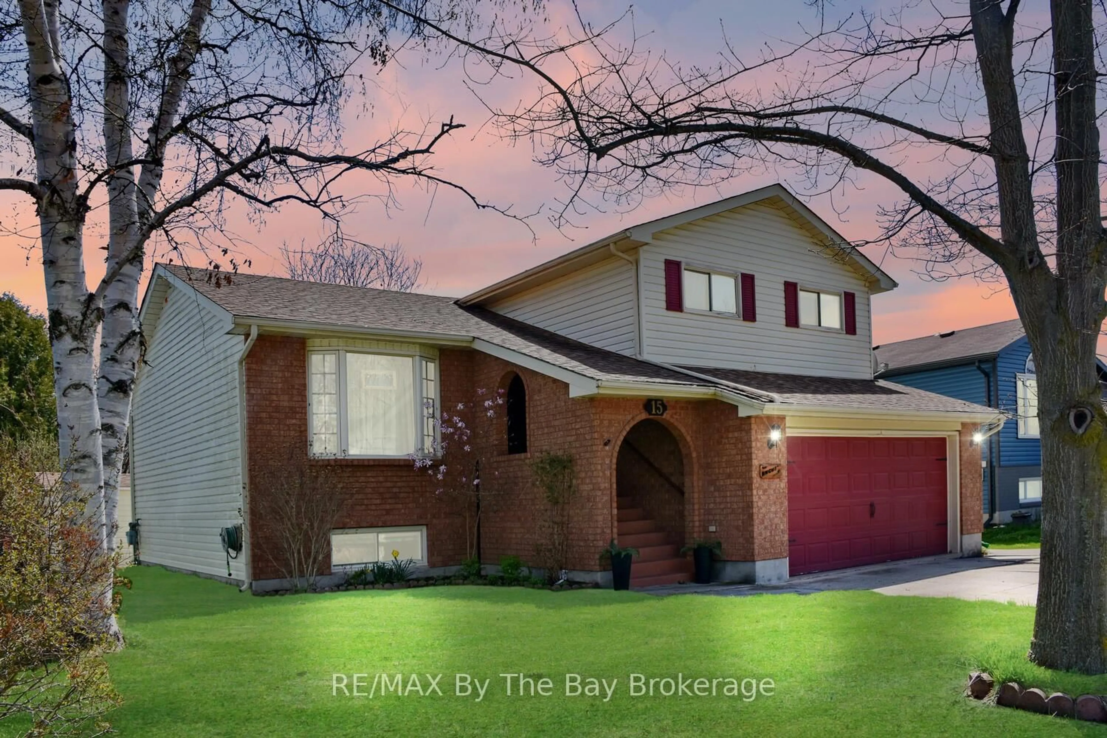Home with brick exterior material, unknown for 15 INNISBROOK Dr, Wasaga Beach Ontario L9Z 1G3