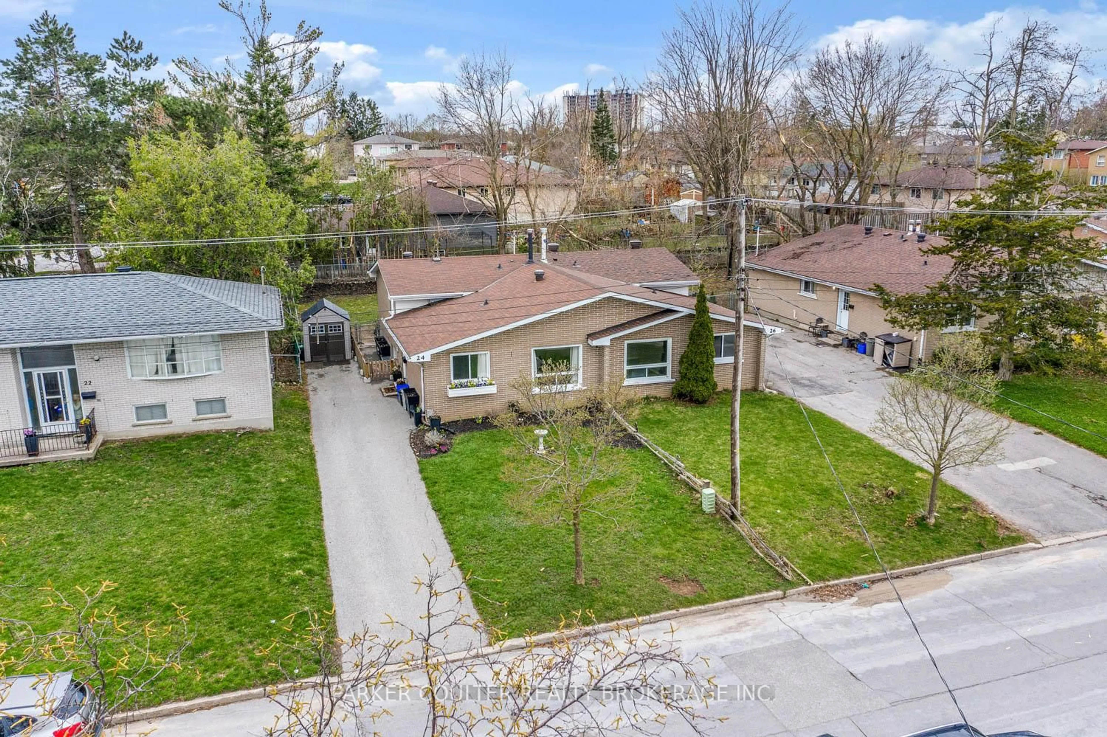 A pic from outside/outdoor area/front of a property/back of a property/a pic from drone, street for 24 Heath St, Barrie Ontario L4M 3J9