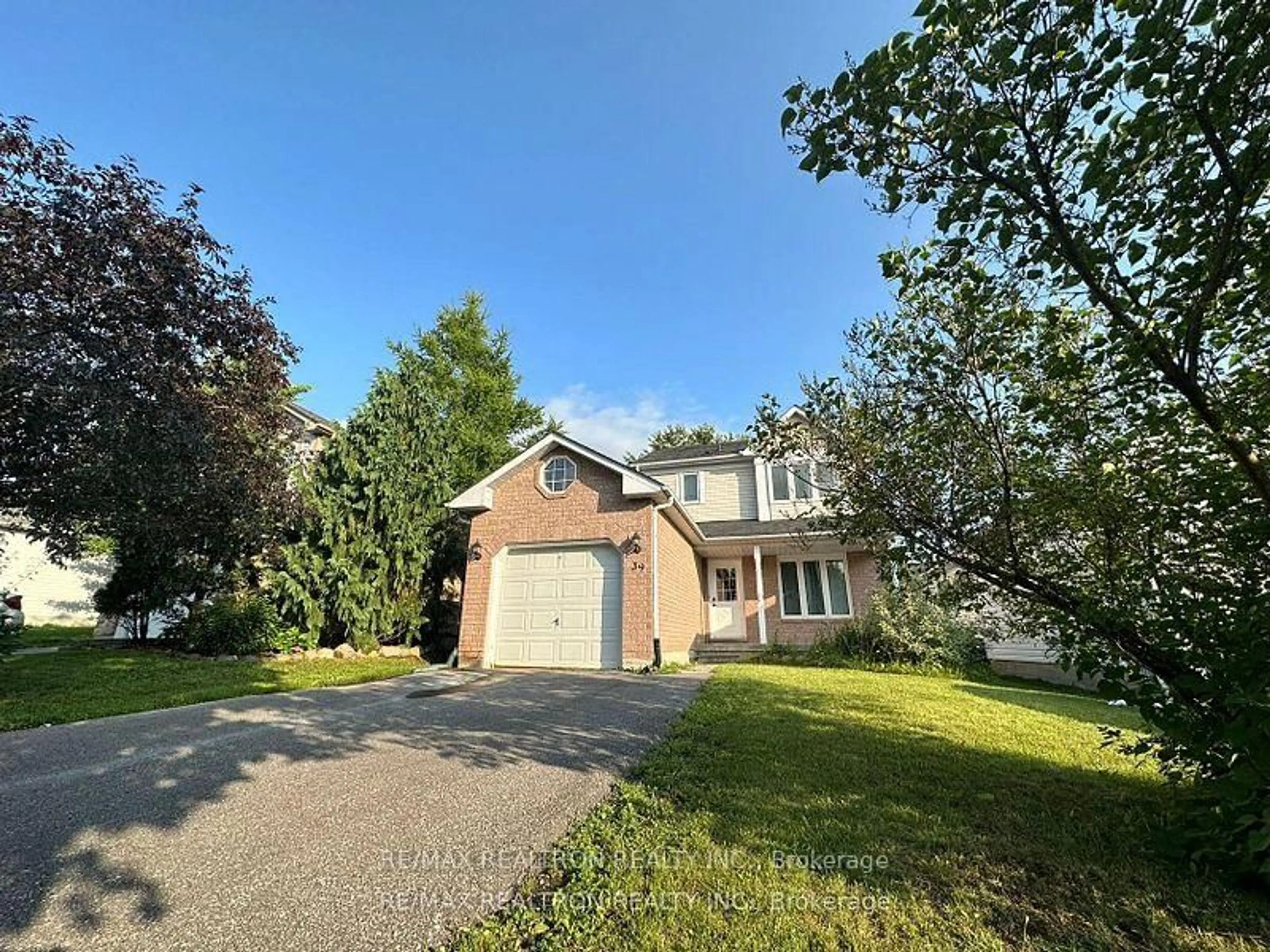 A pic from outside/outdoor area/front of a property/back of a property/a pic from drone, street for 39 Copeman Cres, Barrie Ontario L4N 8B5