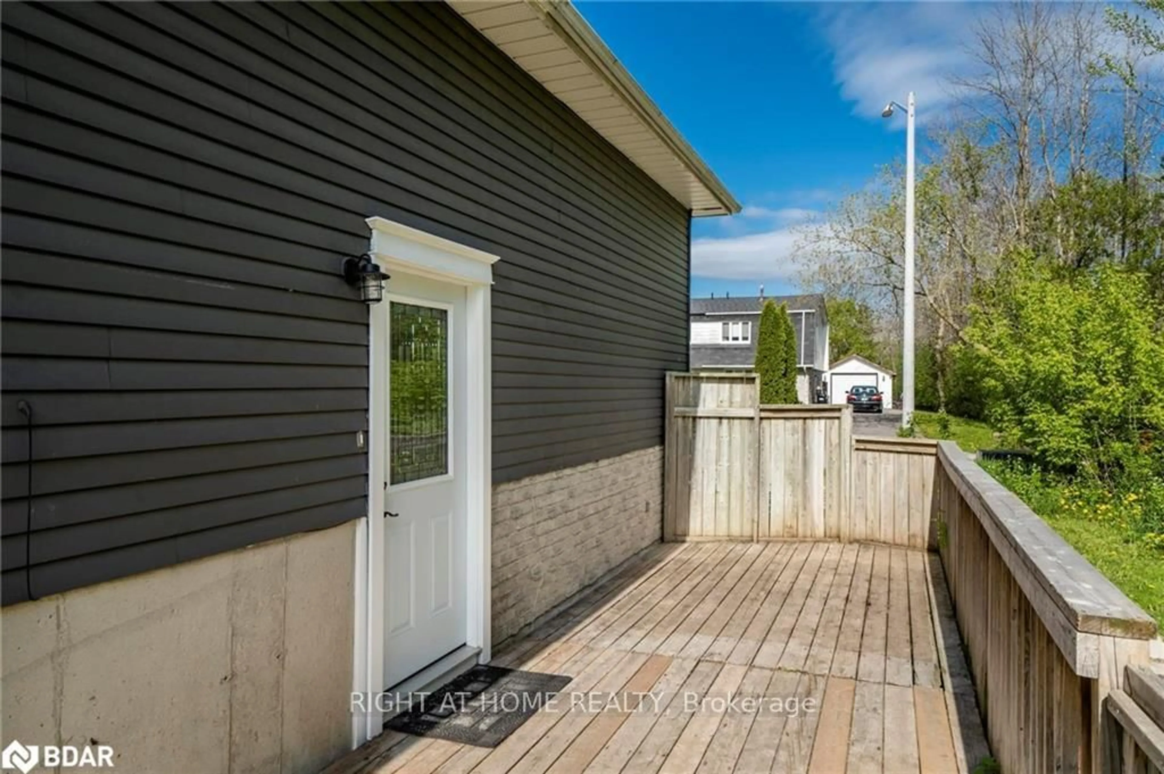 Unknown for 572 Spruce St, Collingwood Ontario L9Y 4R2