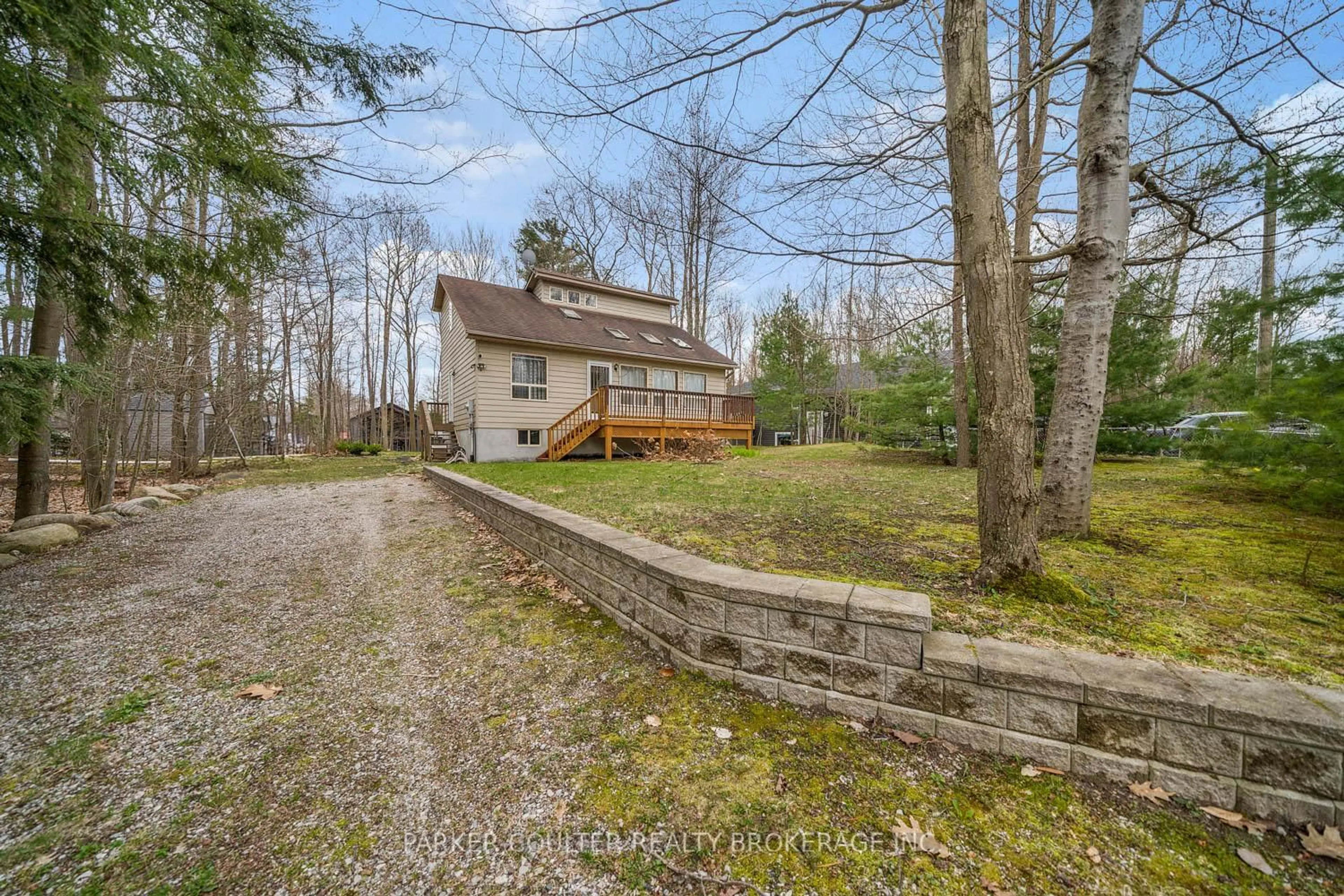 A pic from outside/outdoor area/front of a property/back of a property/a pic from drone, unknown for 138 Tall Pines Dr, Tiny Ontario L9M 0H4