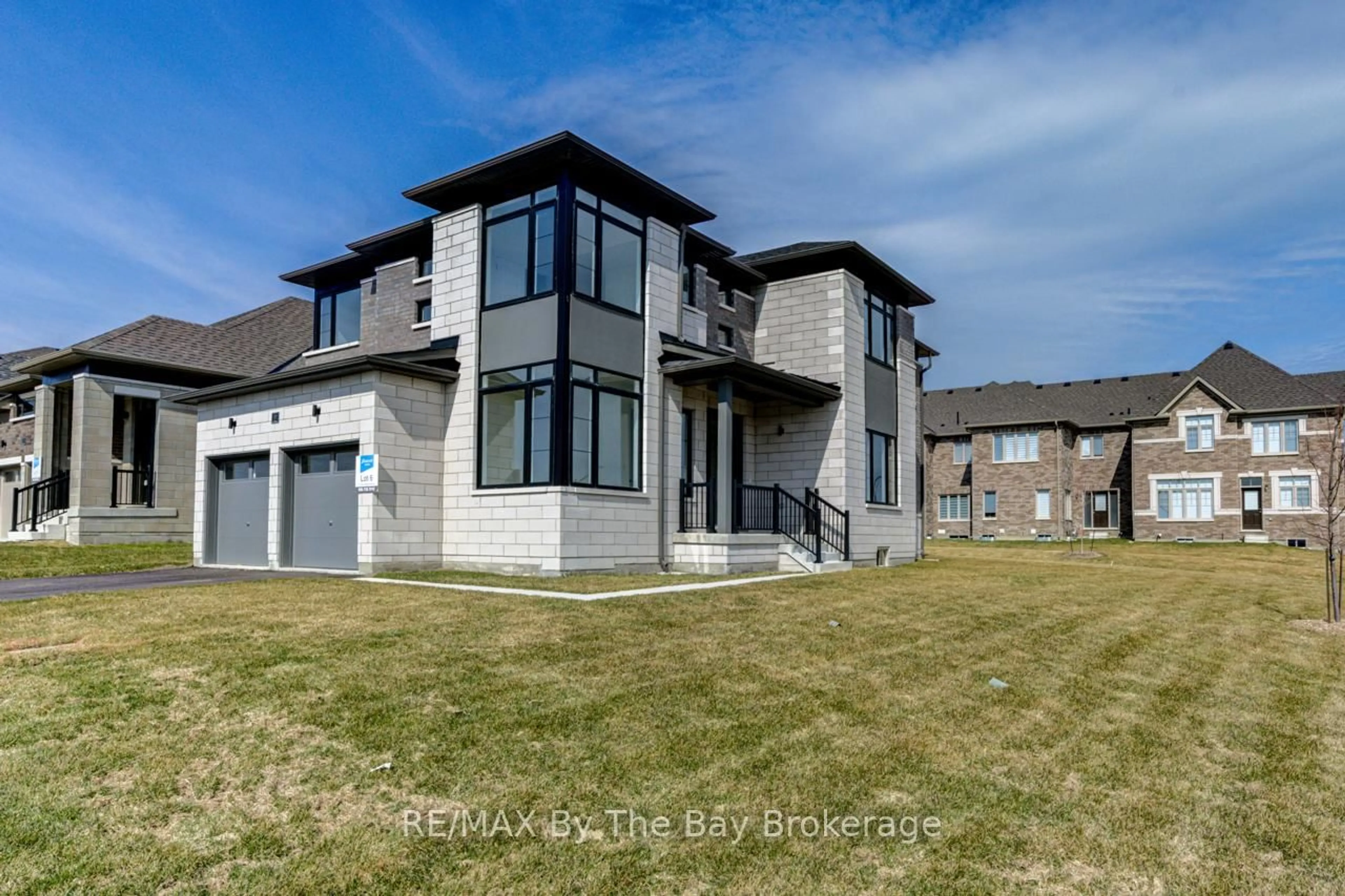 A pic from outside/outdoor area/front of a property/back of a property/a pic from drone, street for 19 Sun Valley Ave, Wasaga Beach Ontario L9Z 0N6