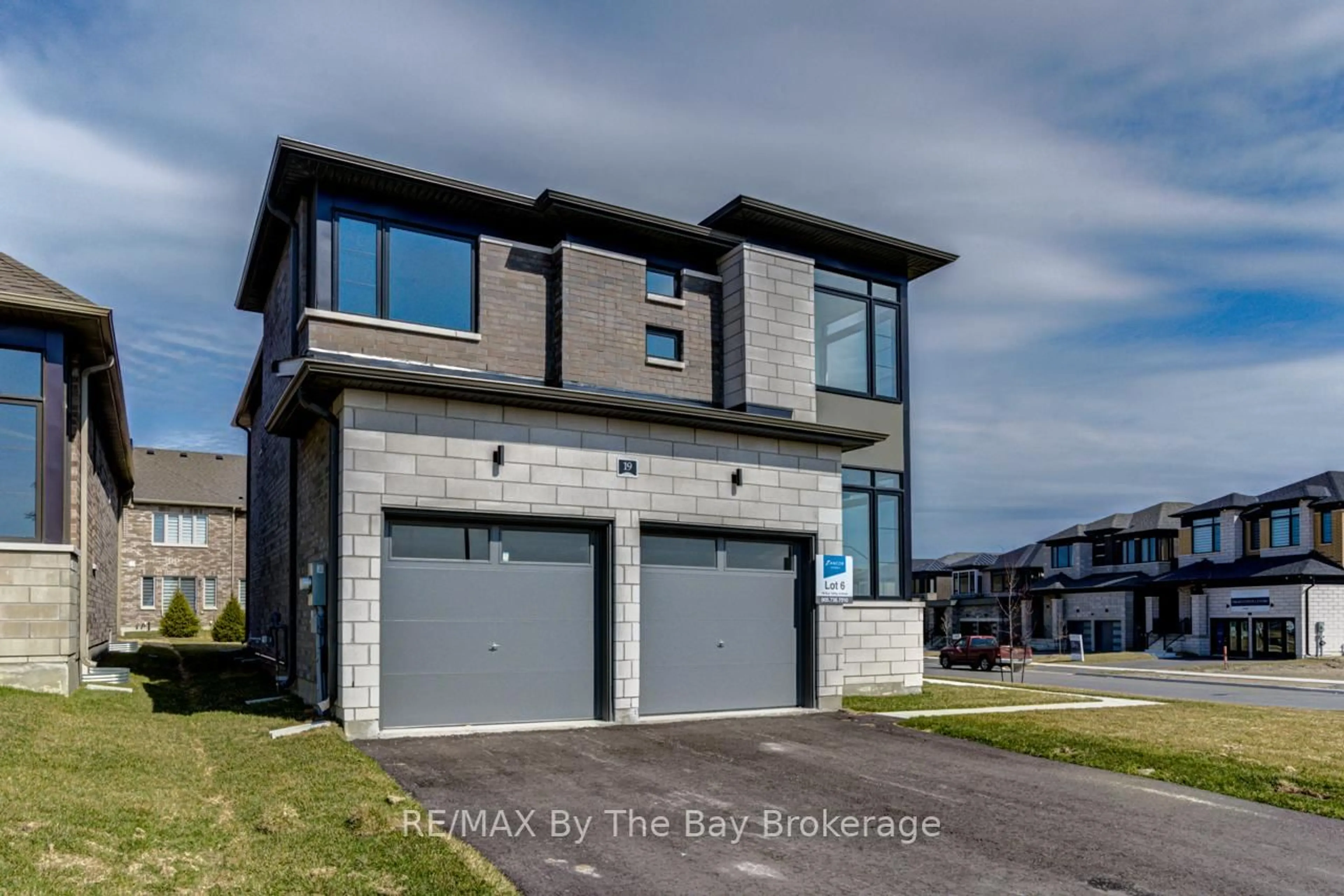 Home with brick exterior material, street for 19 Sun Valley Ave, Wasaga Beach Ontario L9Z 0N6