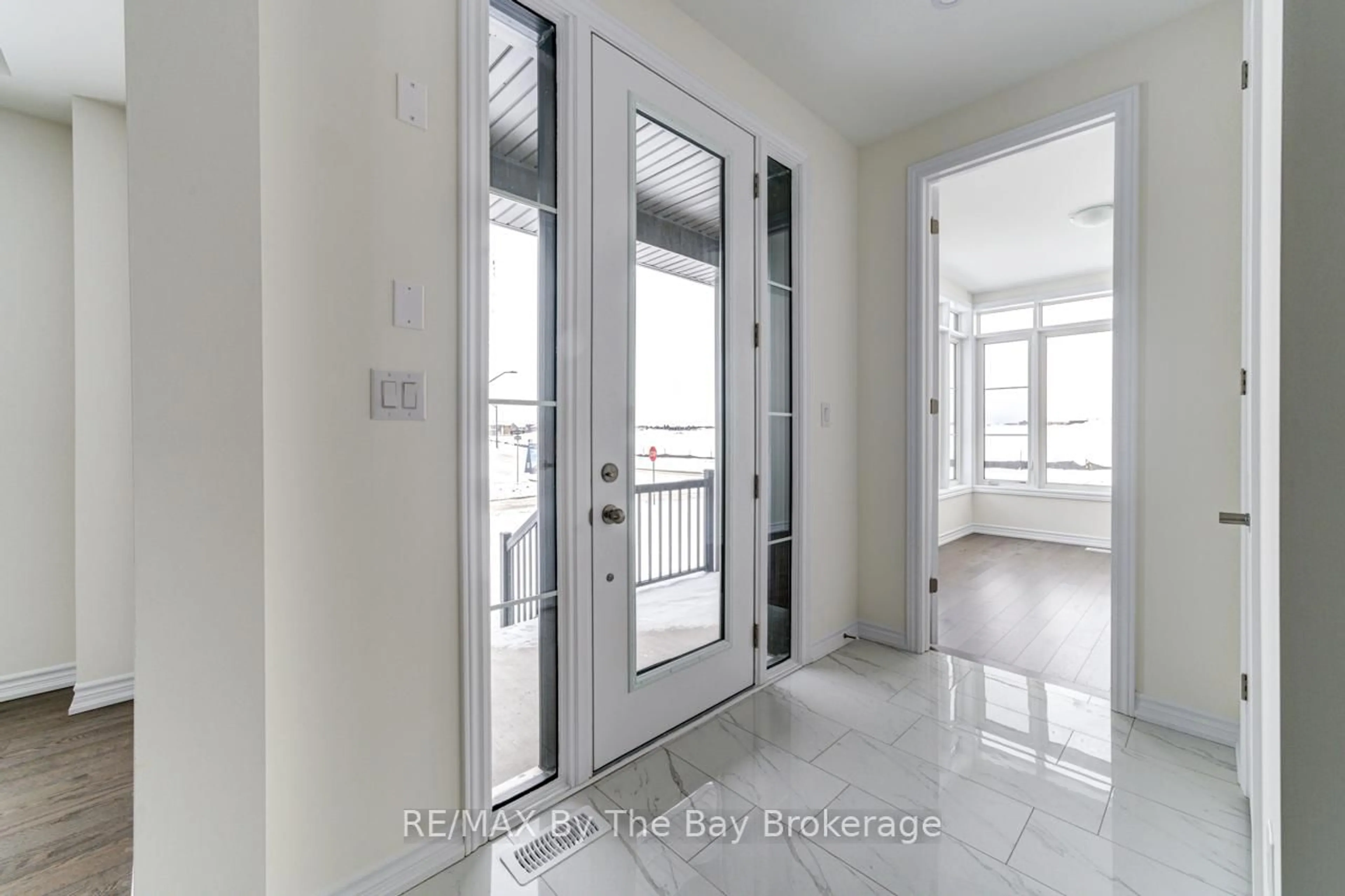 Indoor entryway for 19 Sun Valley Ave, Wasaga Beach Ontario L9Z 0N6