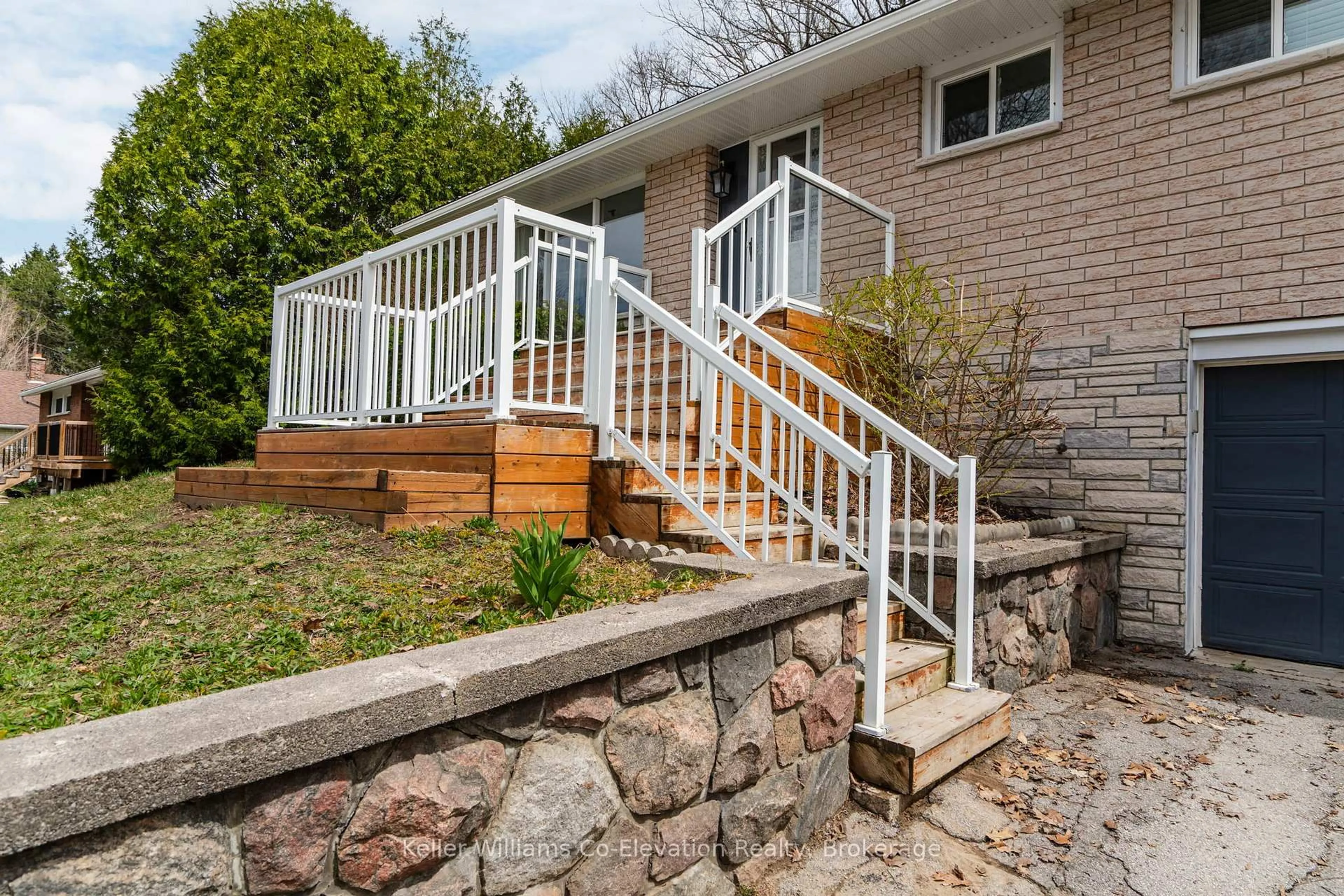 Unknown for 3 Keefe St, Penetanguishene Ontario L9M 1B4