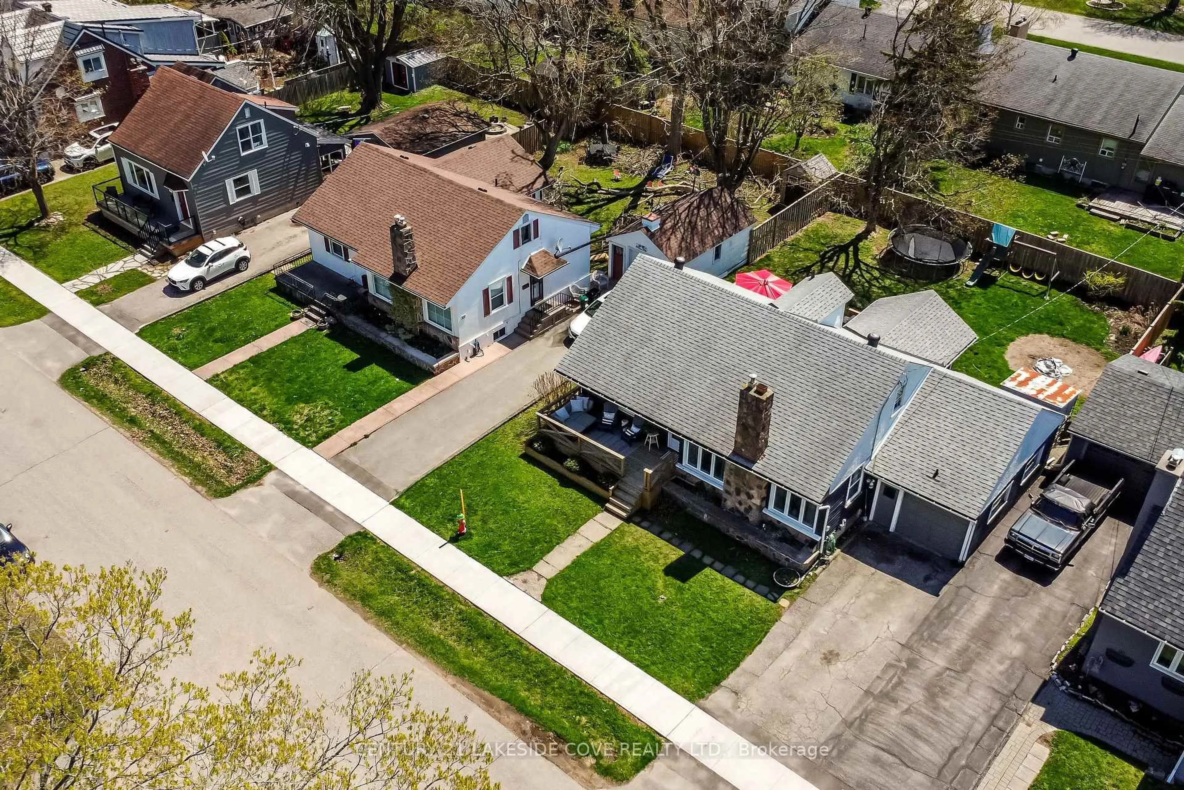 A pic from outside/outdoor area/front of a property/back of a property/a pic from drone, street for 319 Franklin St, Orillia Ontario L3V 1K5