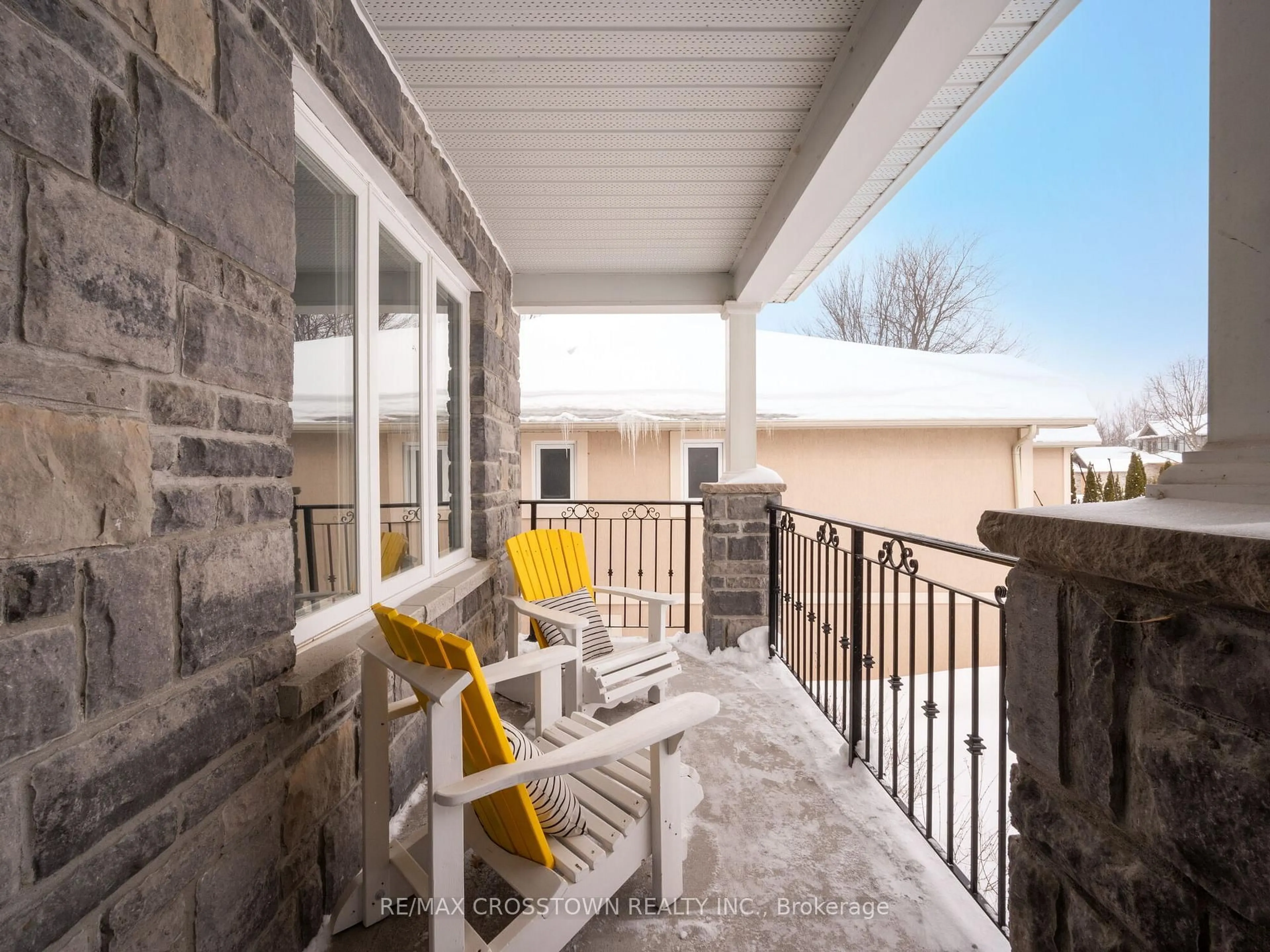 Patio, street for 100 61st St, Wasaga Beach Ontario L9Z 1W1