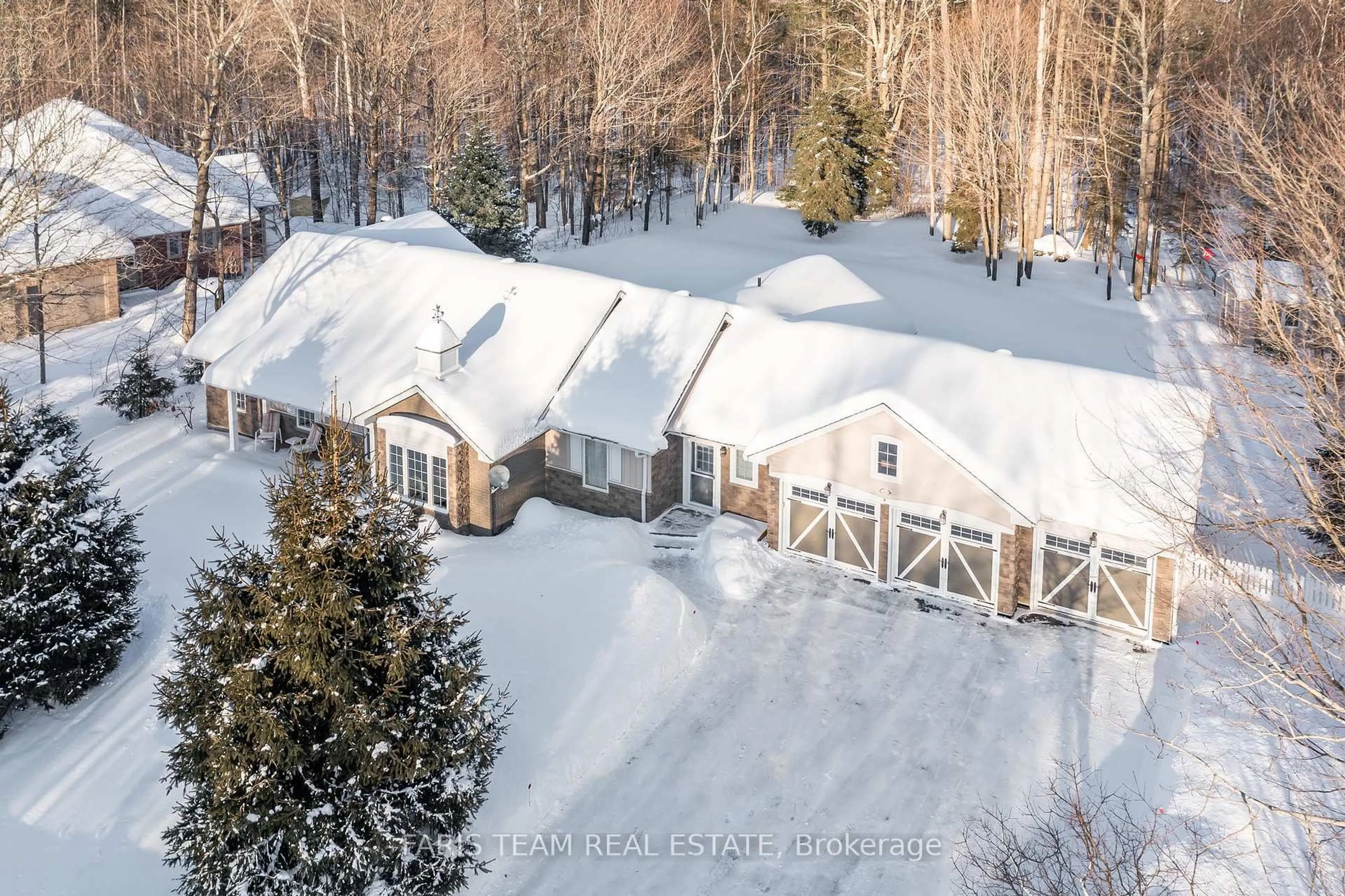 A pic from outside/outdoor area/front of a property/back of a property/a pic from drone, street for 220 Gilwood Park Dr, Penetanguishene Ontario L9M 1Z6