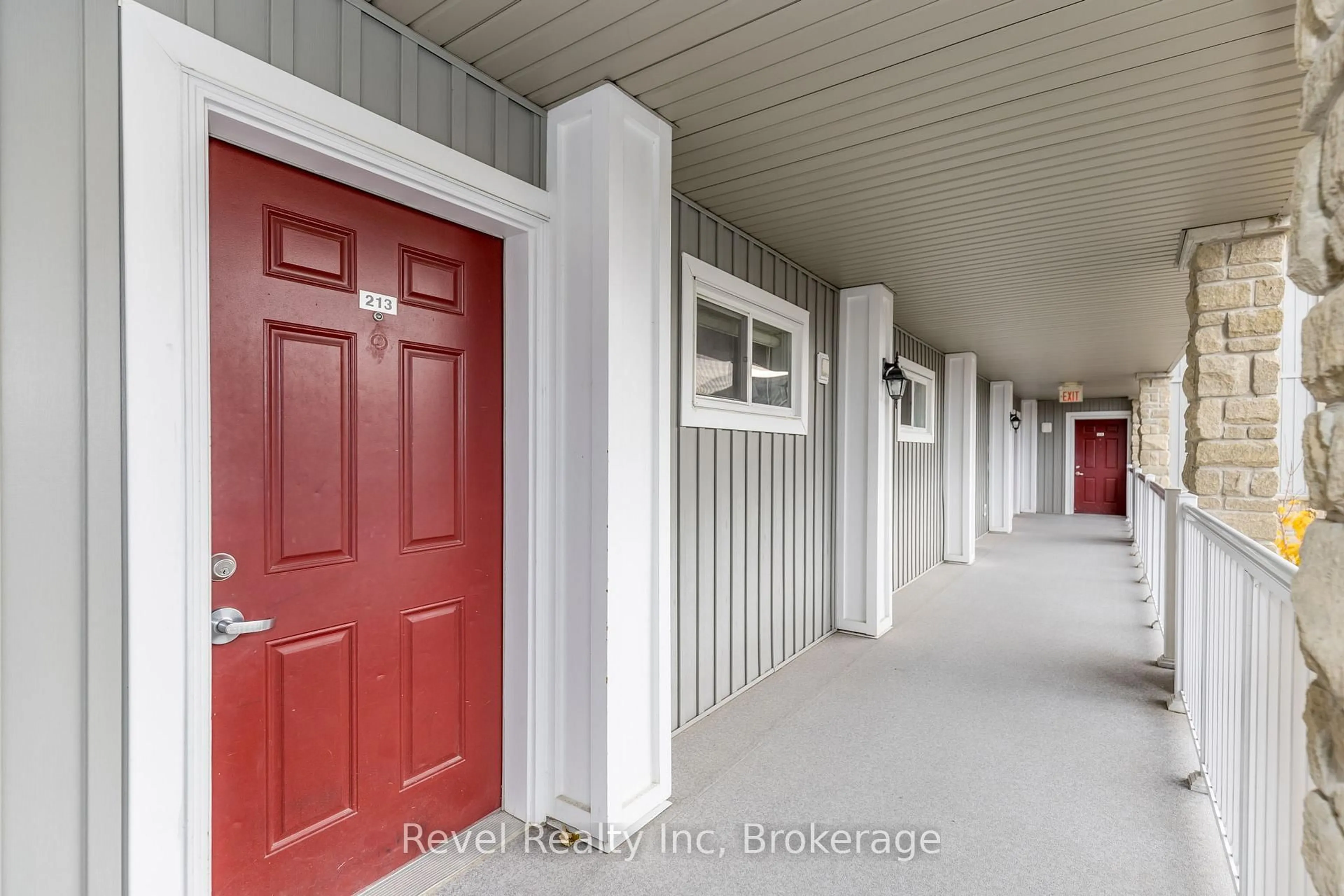 Indoor entryway for 50 MULLIGAN Lane #213, Wasaga Beach Ontario L9Z 0C5